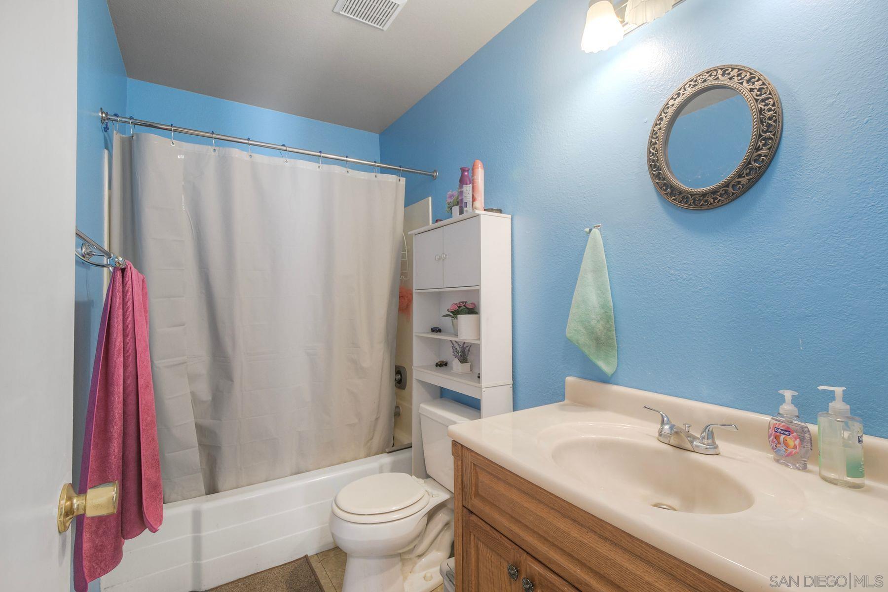 Detail Gallery Image 13 of 18 For 2049  Golden Circle Dr, Escondido,  CA 92026 - 3 Beds | 2 Baths