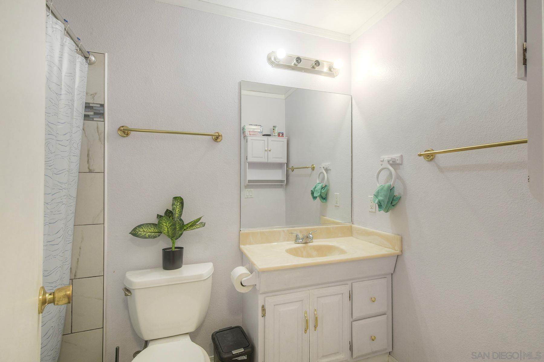 Detail Gallery Image 15 of 18 For 2049  Golden Circle Dr, Escondido,  CA 92026 - 3 Beds | 2 Baths