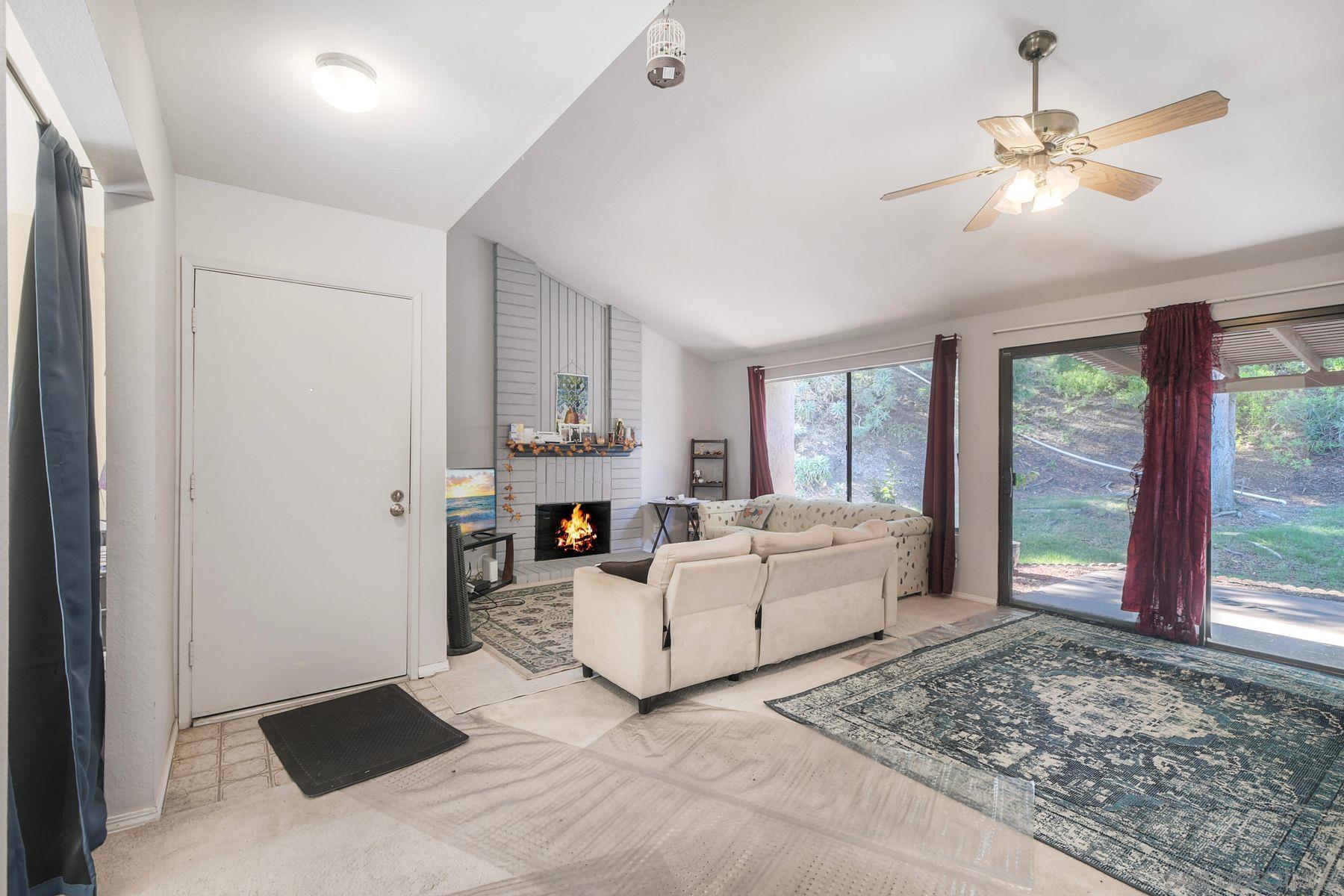 Detail Gallery Image 5 of 18 For 2049  Golden Circle Dr, Escondido,  CA 92026 - 3 Beds | 2 Baths