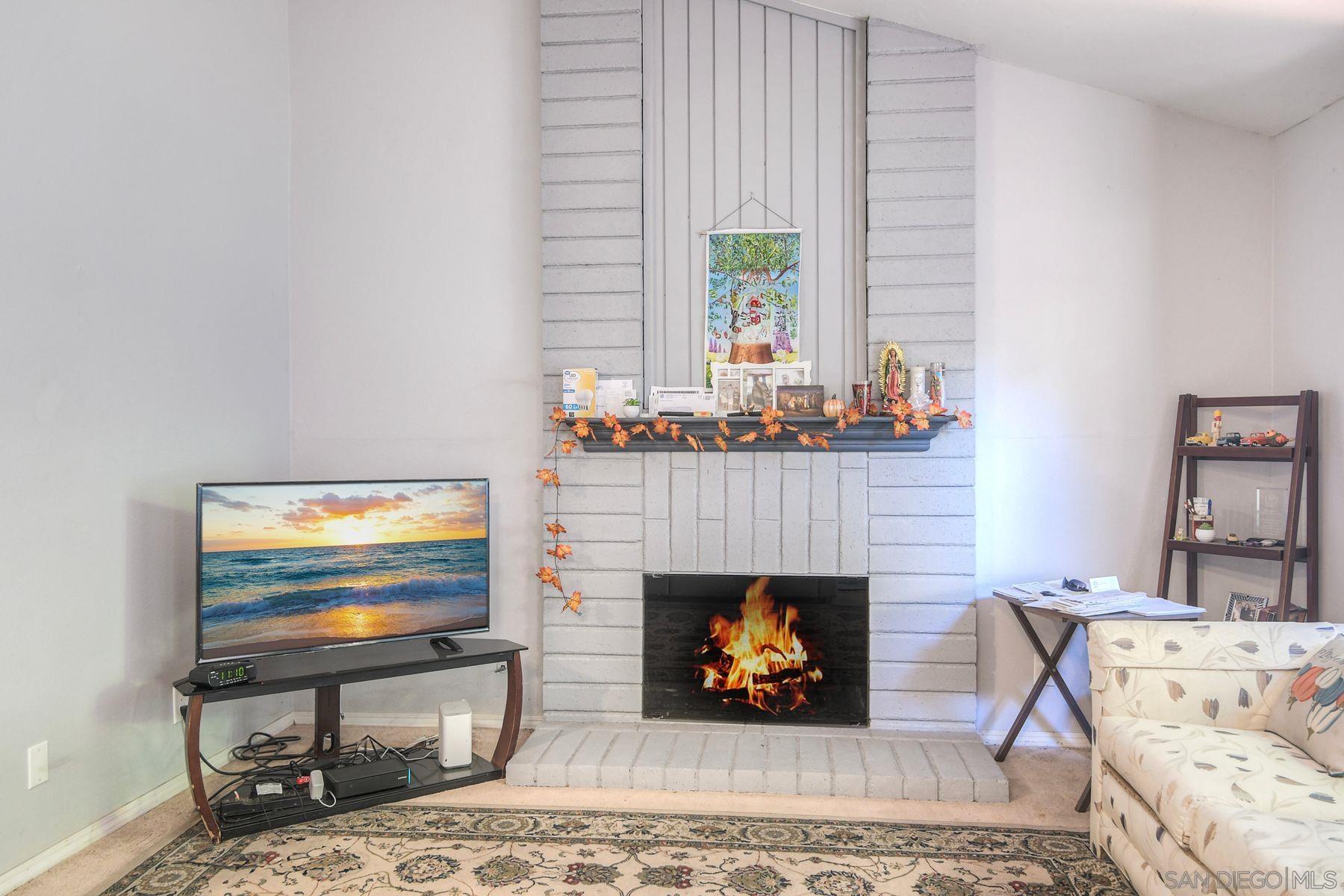 Detail Gallery Image 6 of 18 For 2049  Golden Circle Dr, Escondido,  CA 92026 - 3 Beds | 2 Baths