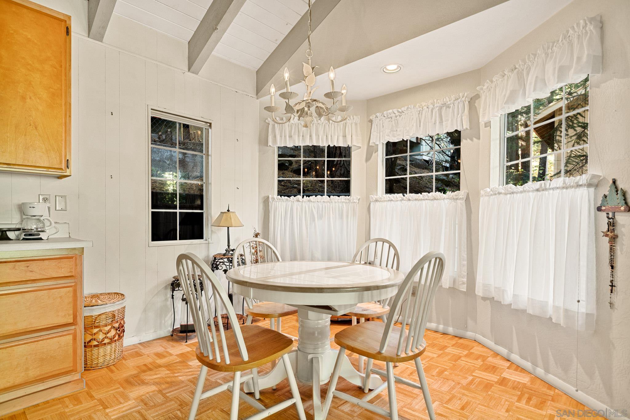 Detail Gallery Image 11 of 25 For 26582  Lake Forest Dr, Twin Peaks,  CA 92391 - 3 Beds | 1/1 Baths