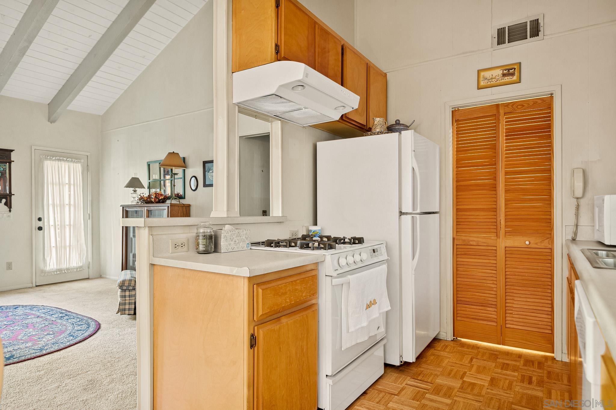 Detail Gallery Image 12 of 25 For 26582  Lake Forest Dr, Twin Peaks,  CA 92391 - 3 Beds | 1/1 Baths