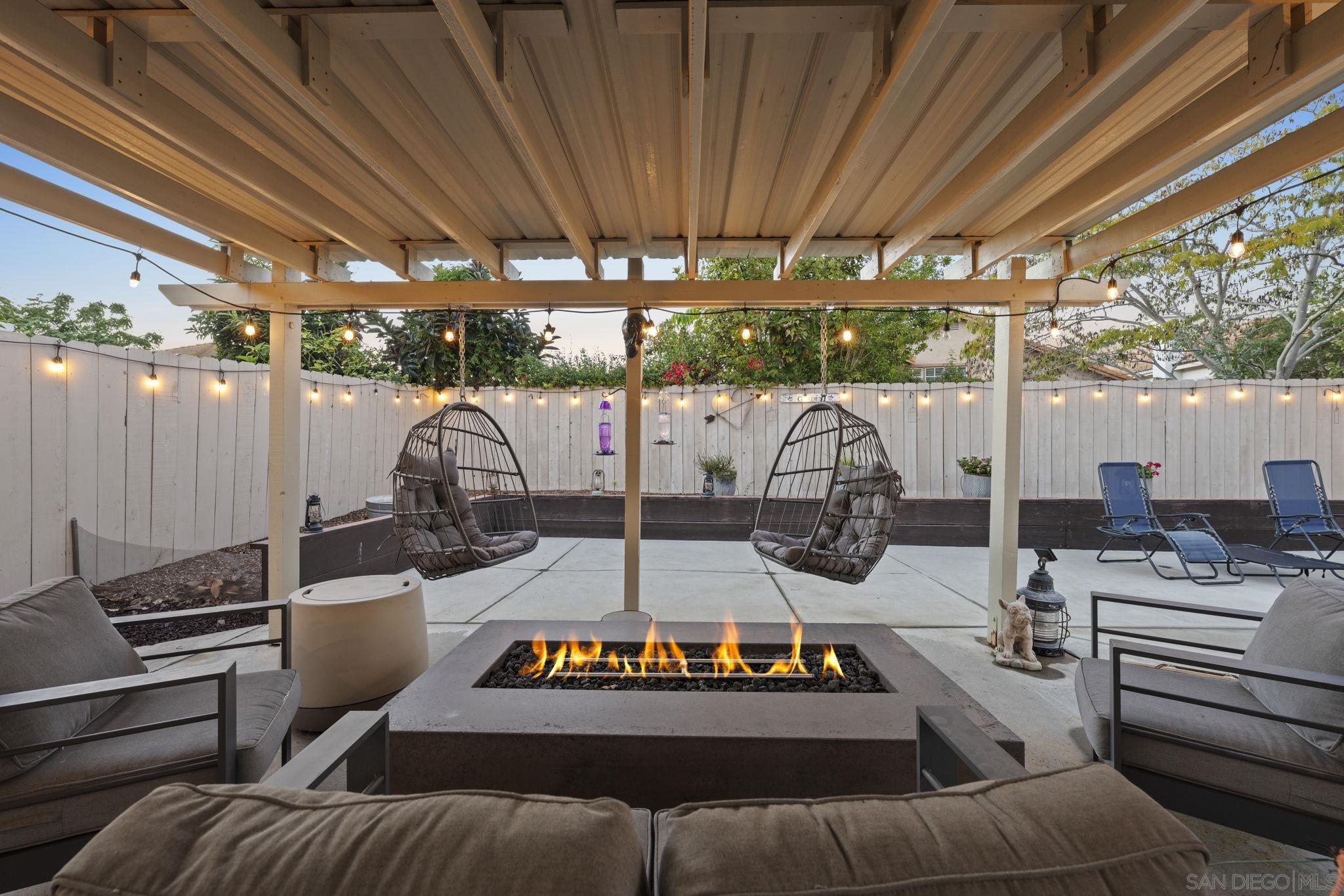 Detail Gallery Image 2 of 30 For 1846  Corte Pulsera, Oceanside,  CA 92056 - 3 Beds | 2/1 Baths