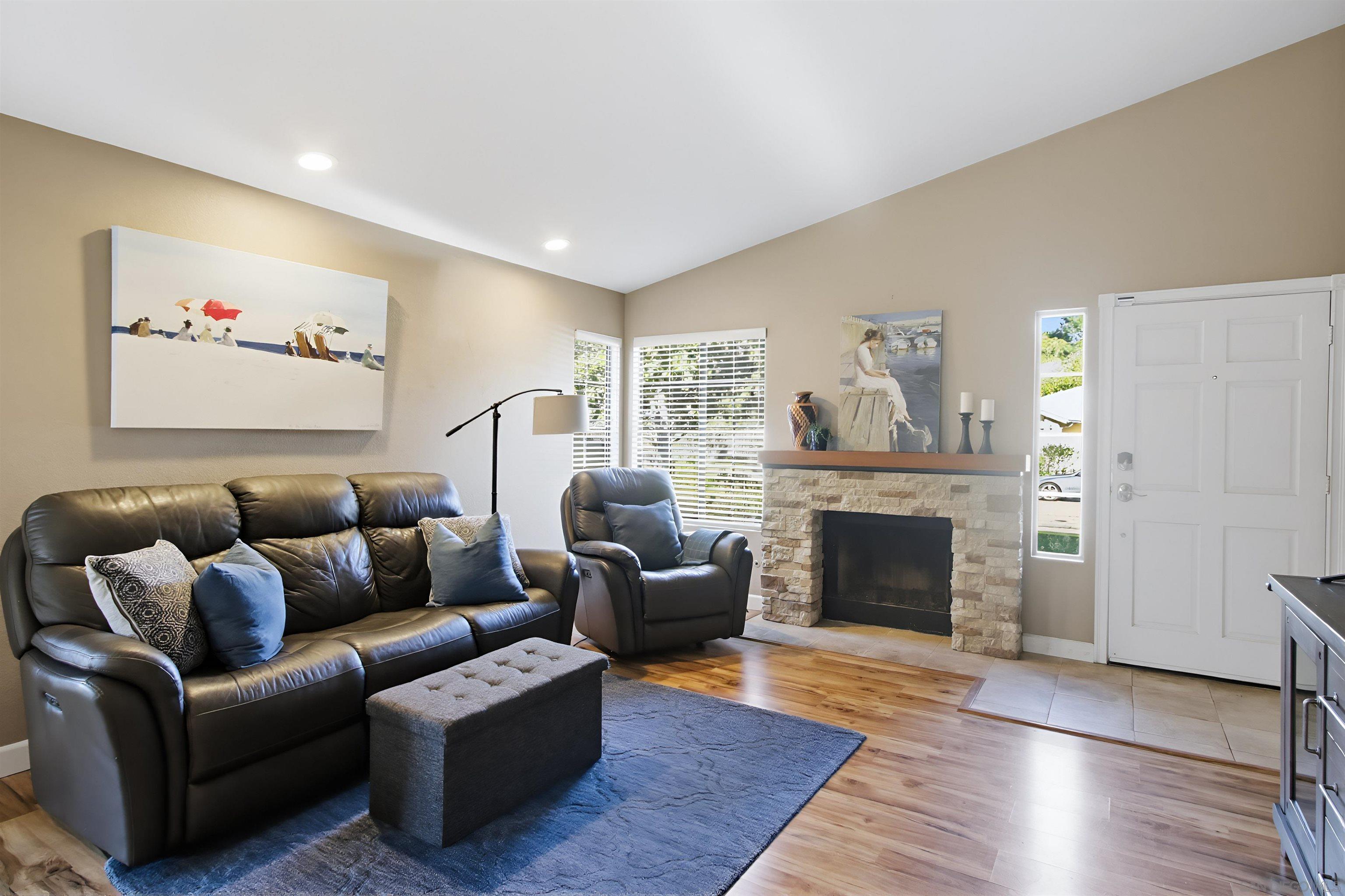 Detail Gallery Image 5 of 28 For Eastglen St, San Diego,  CA 92131 - 3 Beds | 2 Baths