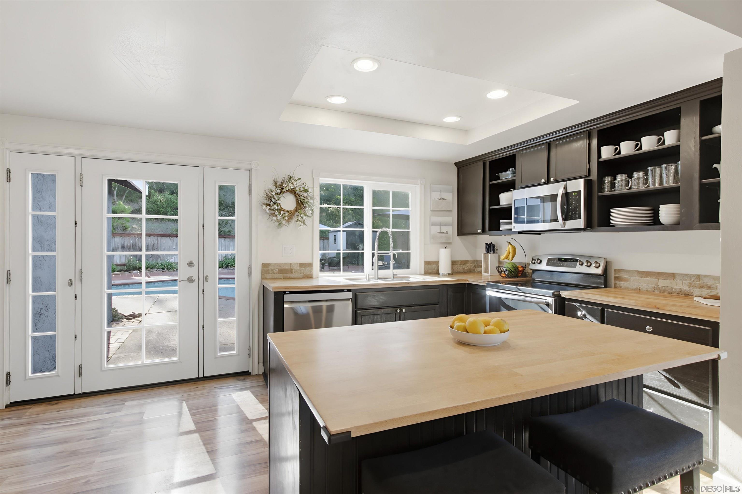 Detail Gallery Image 7 of 28 For Eastglen St, San Diego,  CA 92131 - 3 Beds | 2 Baths