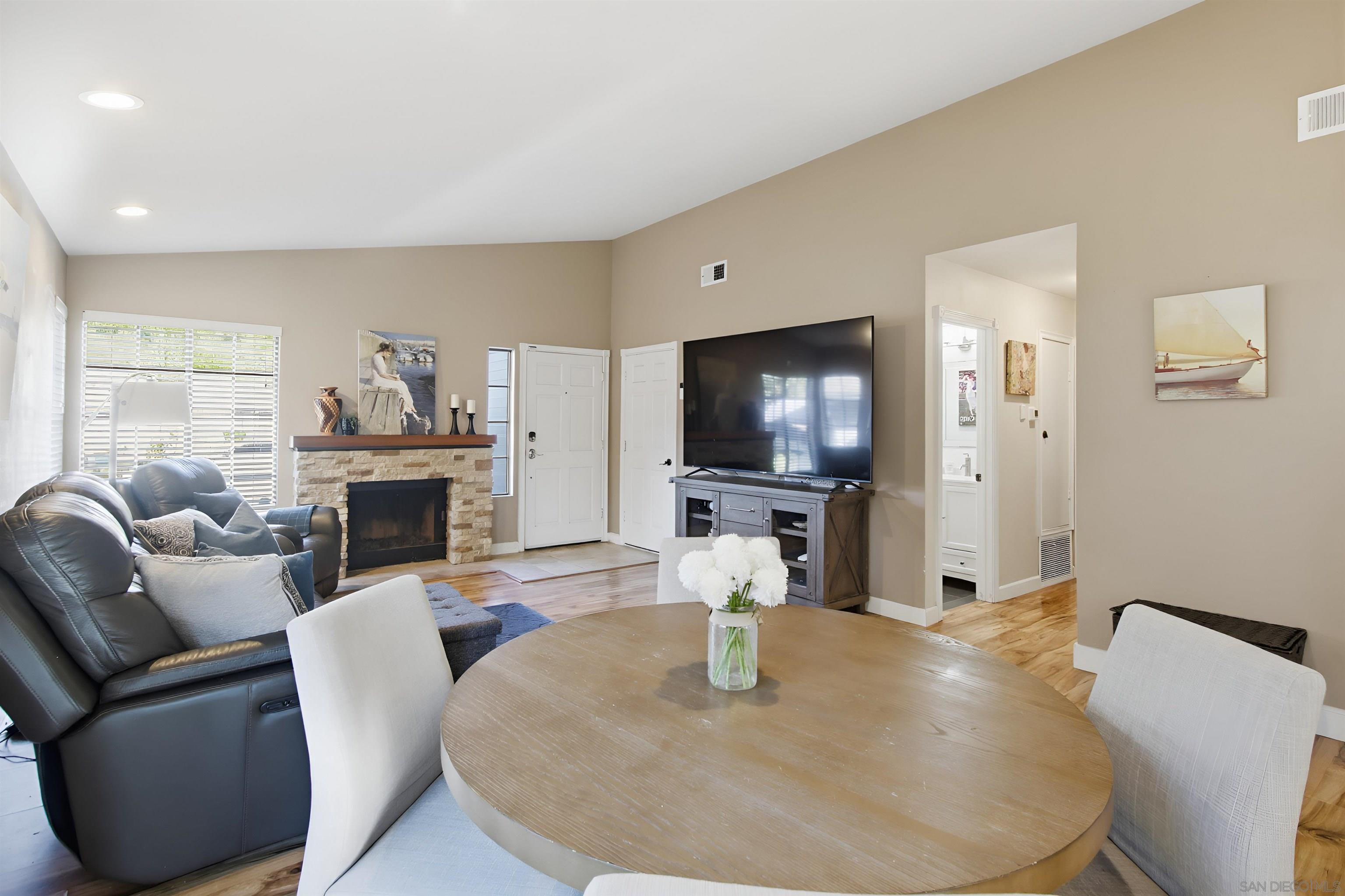 Detail Gallery Image 10 of 28 For Eastglen St, San Diego,  CA 92131 - 3 Beds | 2 Baths