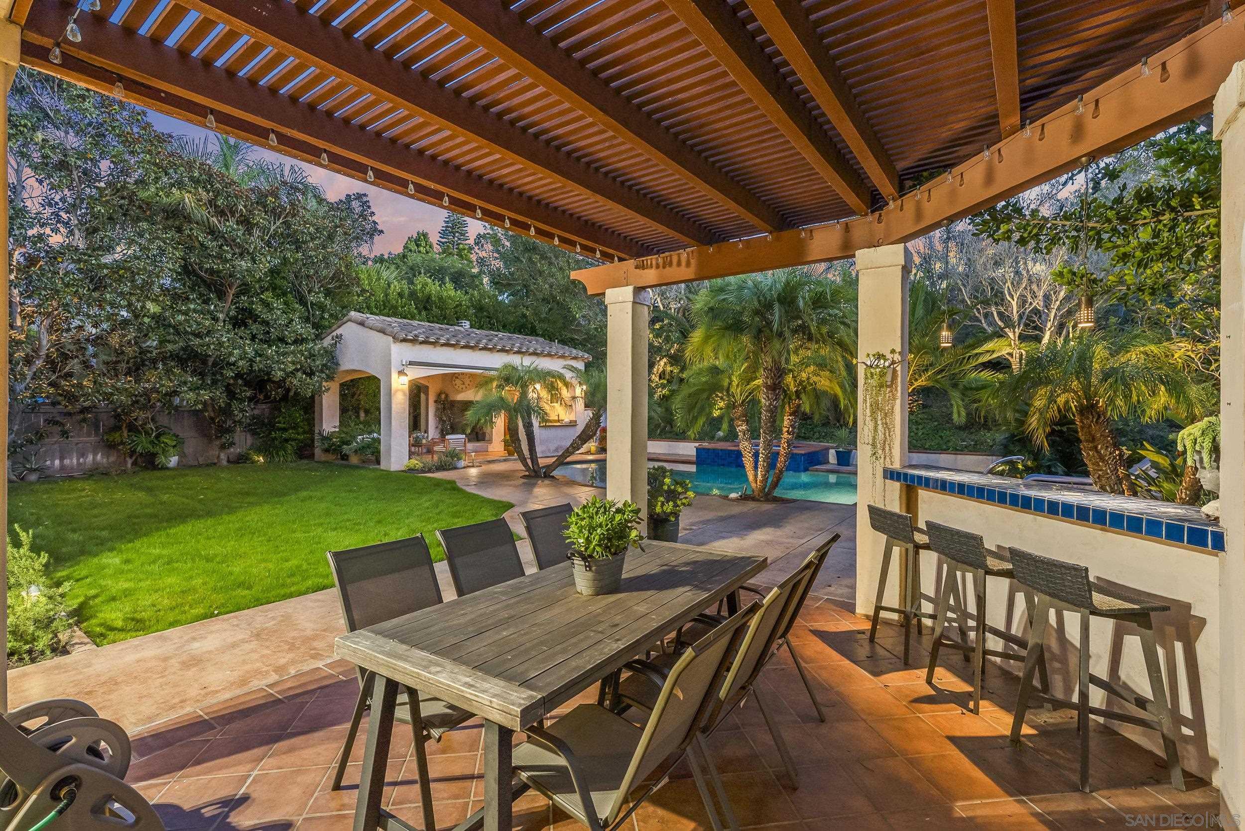 Detail Gallery Image 4 of 27 For 7424  La Mantanza, San Diego,  CA 92127 - 5 Beds | 3/2 Baths