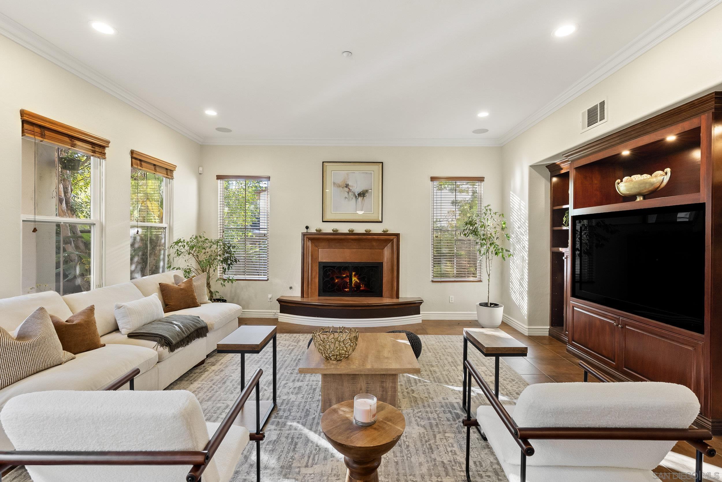 Detail Gallery Image 6 of 27 For 7424  La Mantanza, San Diego,  CA 92127 - 5 Beds | 3/2 Baths