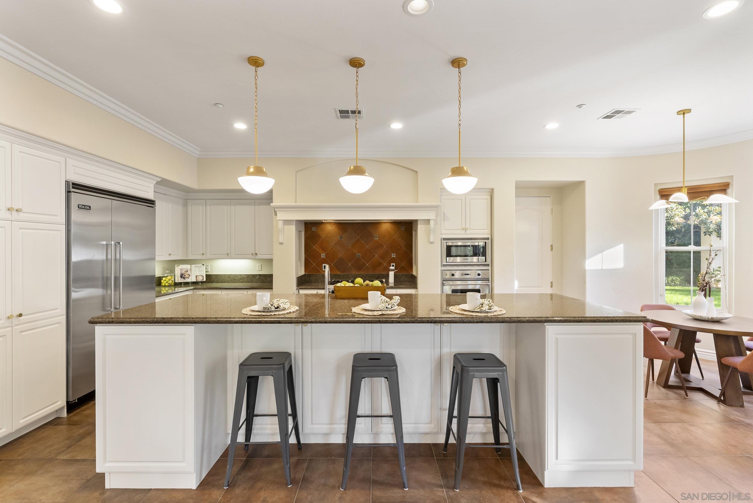 Detail Gallery Image 8 of 27 For 7424  La Mantanza, San Diego,  CA 92127 - 5 Beds | 3/2 Baths