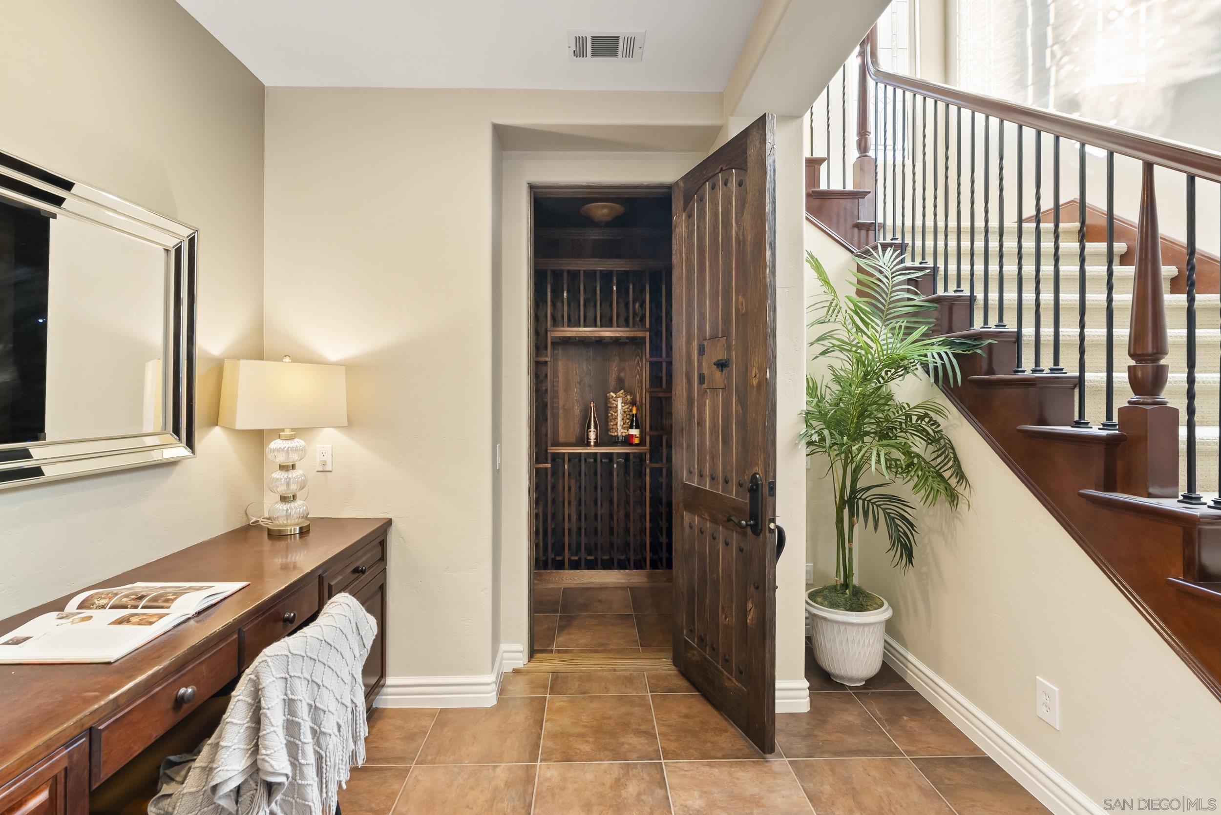 Detail Gallery Image 10 of 27 For 7424  La Mantanza, San Diego,  CA 92127 - 5 Beds | 3/2 Baths