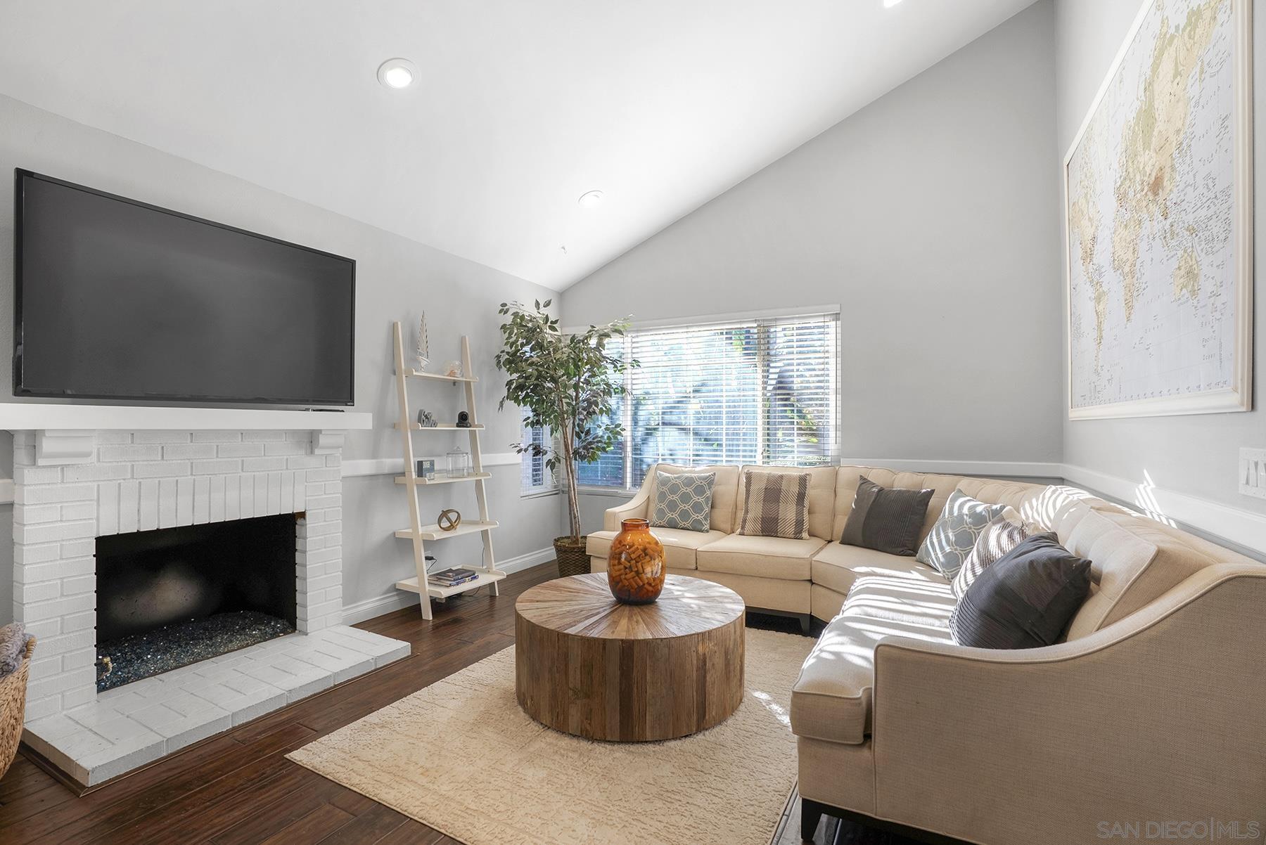 Detail Gallery Image 2 of 34 For 13647  Paseo Cardiel, San Diego,  CA 92129 - 4 Beds | 2 Baths