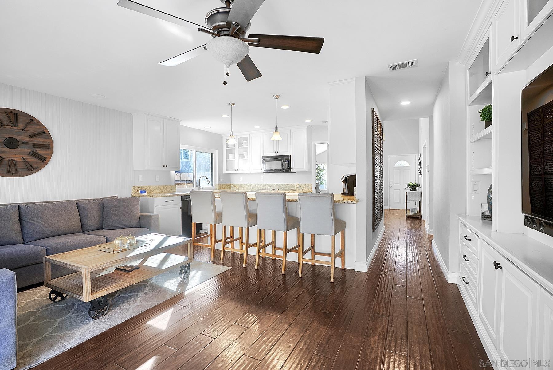 Detail Gallery Image 11 of 34 For 13647  Paseo Cardiel, San Diego,  CA 92129 - 4 Beds | 2 Baths