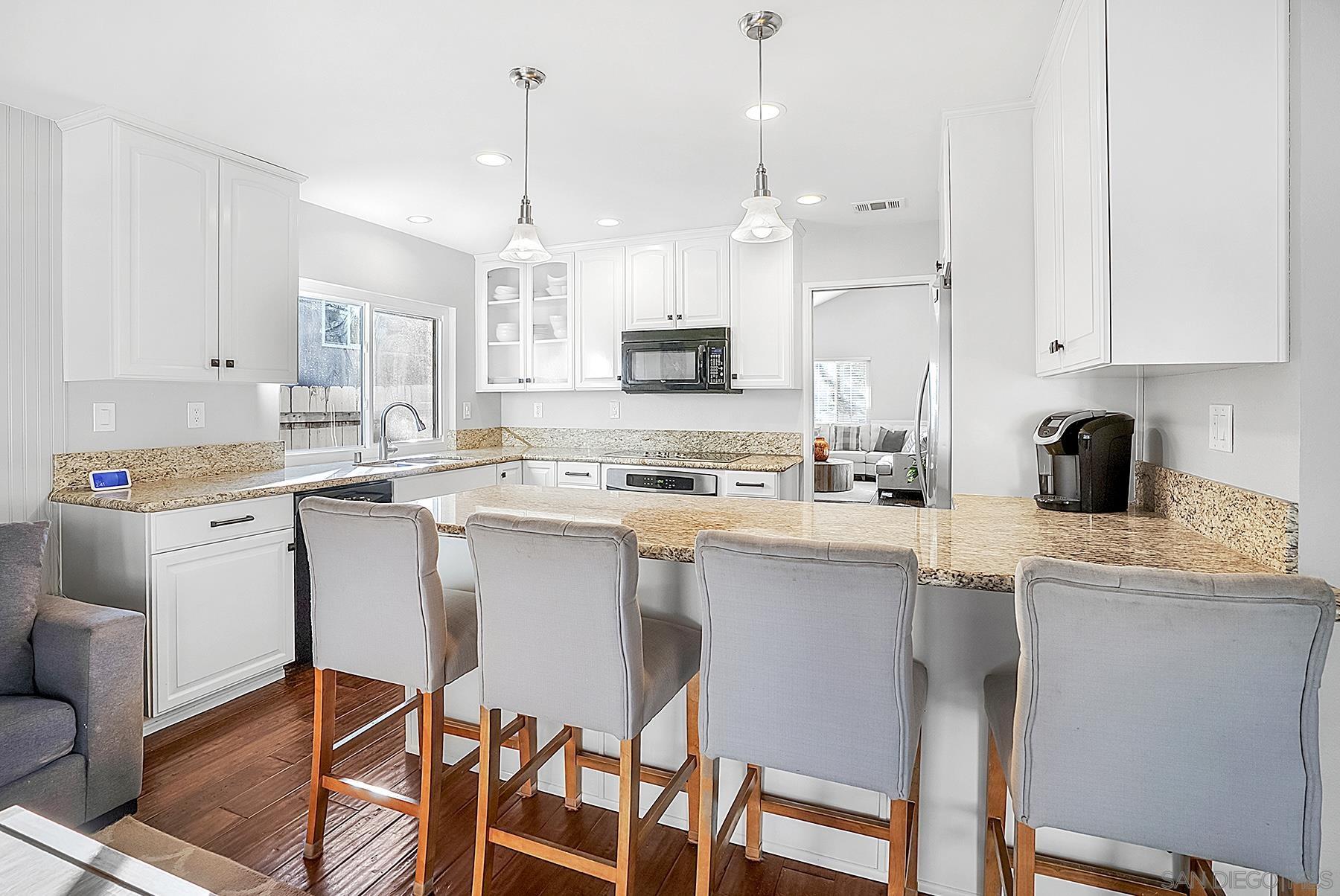 Detail Gallery Image 12 of 34 For 13647  Paseo Cardiel, San Diego,  CA 92129 - 4 Beds | 2 Baths