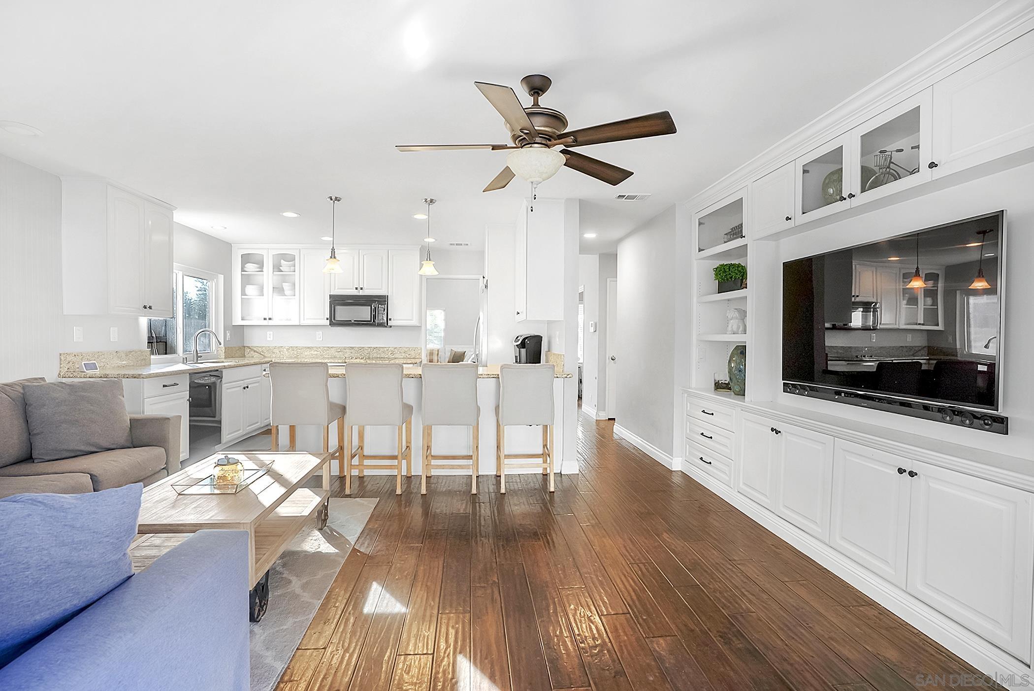 Detail Gallery Image 9 of 34 For 13647  Paseo Cardiel, San Diego,  CA 92129 - 4 Beds | 2 Baths