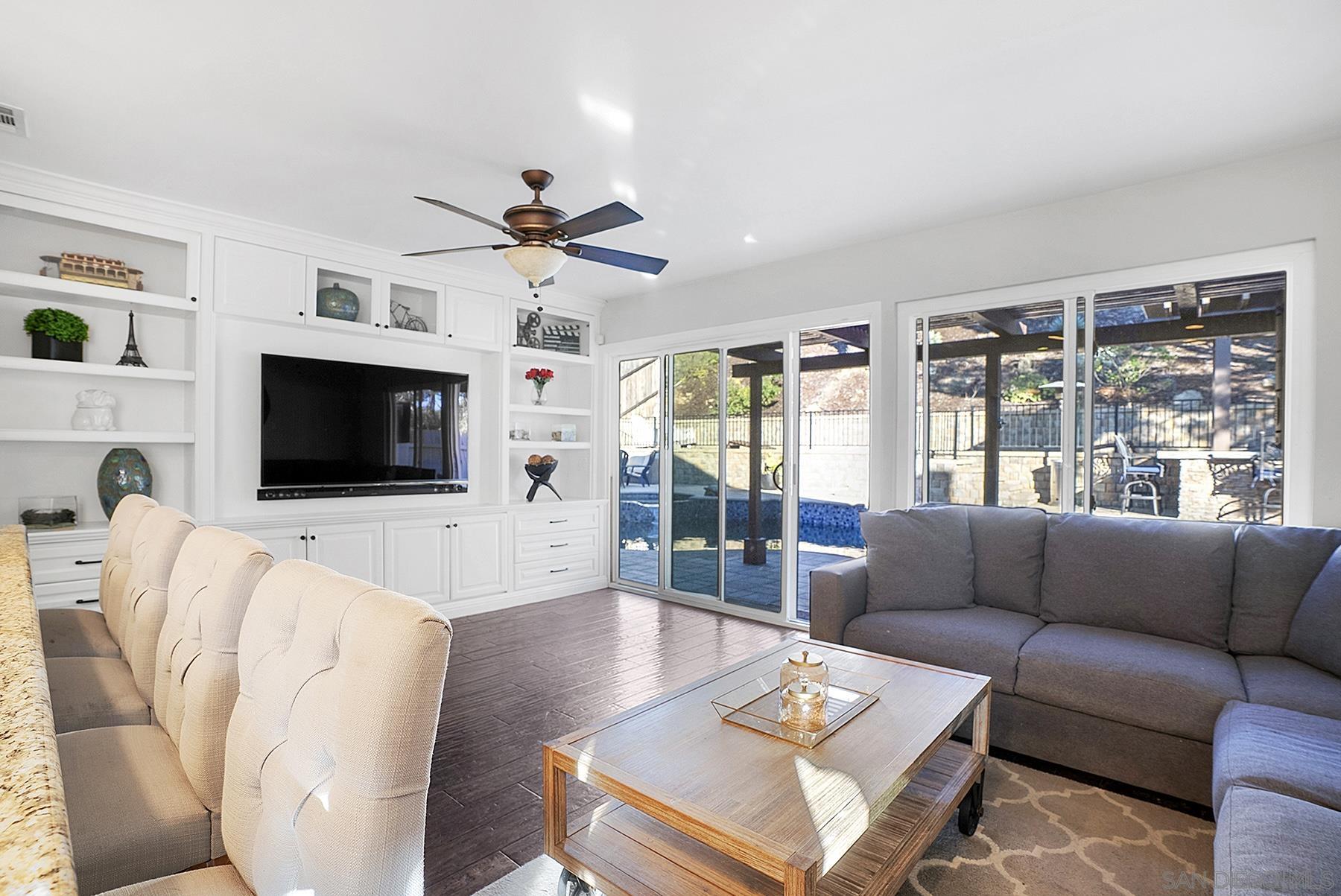 Detail Gallery Image 10 of 34 For 13647  Paseo Cardiel, San Diego,  CA 92129 - 4 Beds | 2 Baths