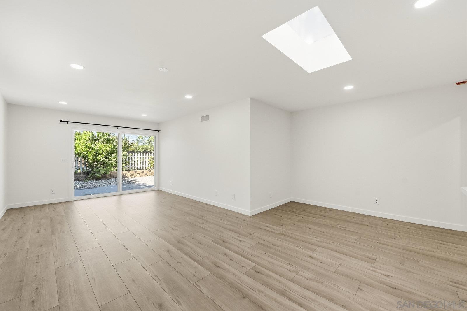 Detail Gallery Image 16 of 27 For 362  via Los Arcos, San Marcos,  CA 92069 - 4 Beds | 2 Baths