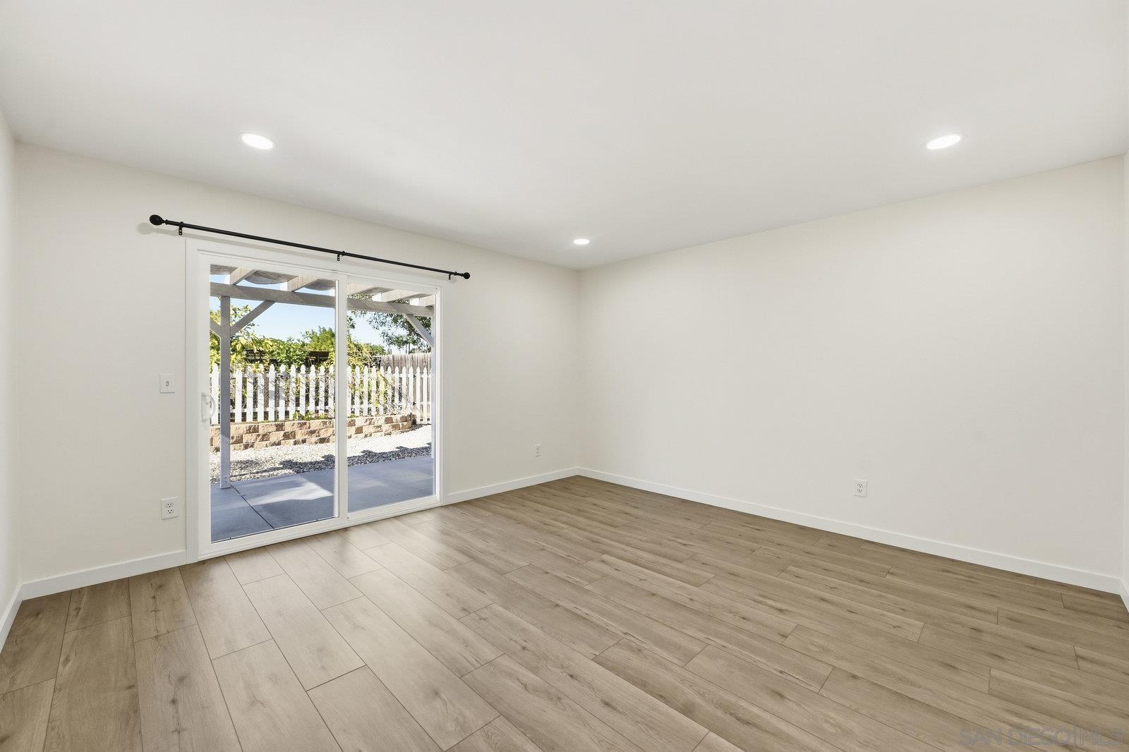 Detail Gallery Image 17 of 27 For 362  via Los Arcos, San Marcos,  CA 92069 - 4 Beds | 2 Baths