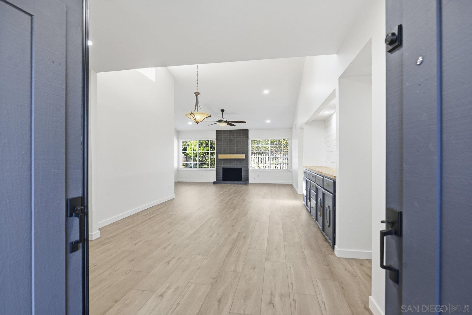 Detail Gallery Image 5 of 27 For 362  via Los Arcos, San Marcos,  CA 92069 - 4 Beds | 2 Baths