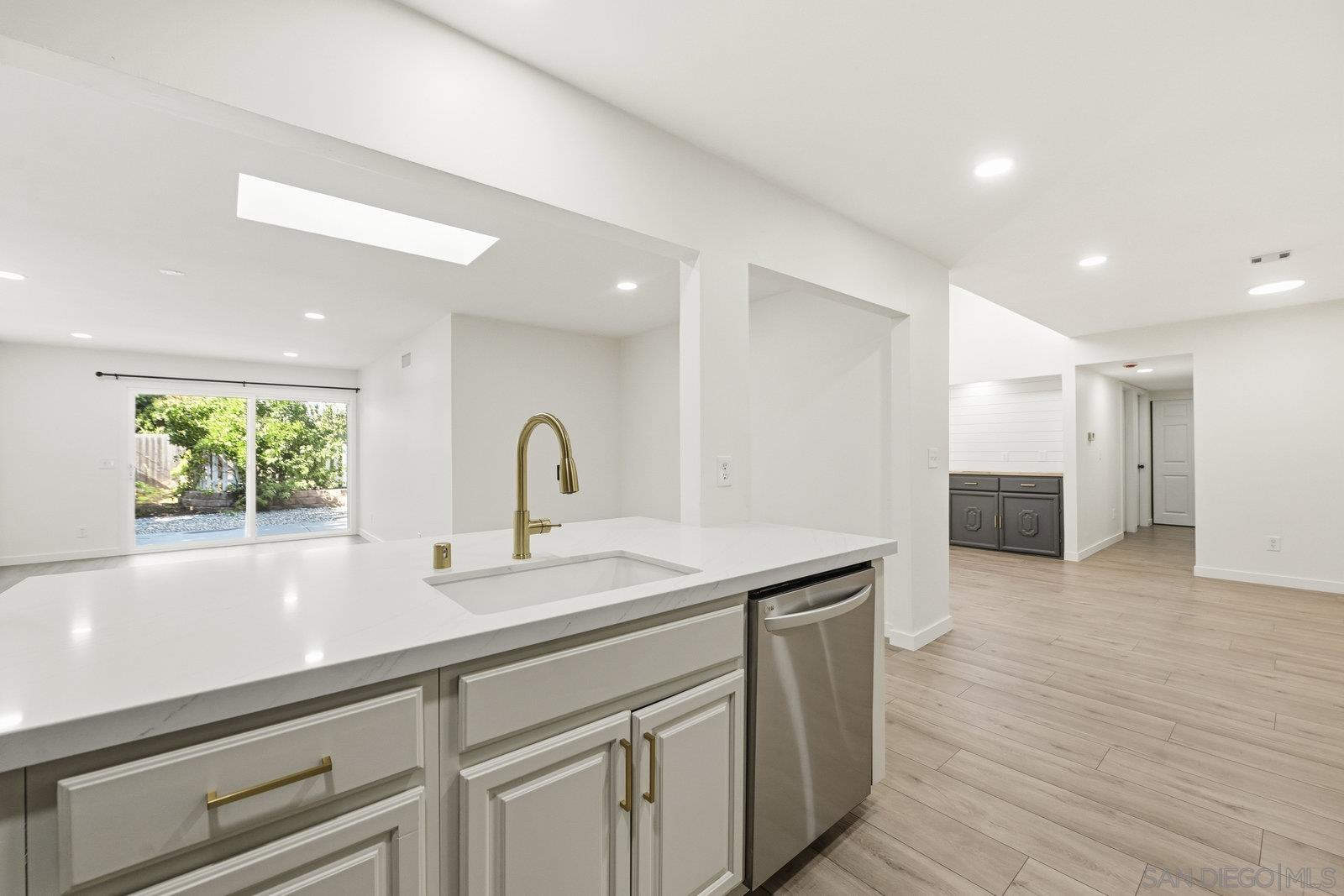 Detail Gallery Image 10 of 27 For 362  via Los Arcos, San Marcos,  CA 92069 - 4 Beds | 2 Baths