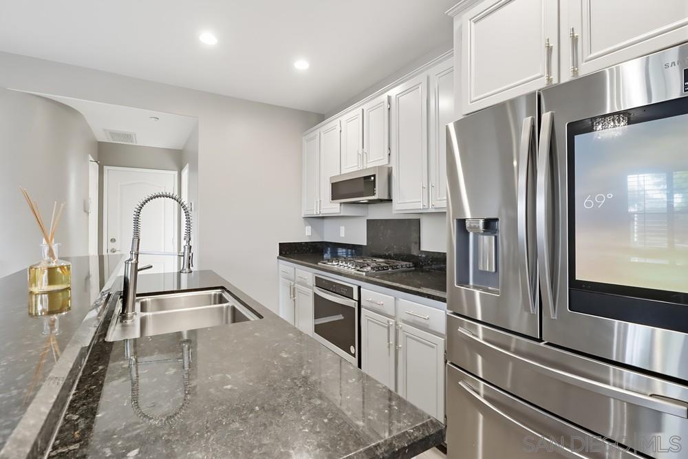 Detail Gallery Image 8 of 28 For 2170  Bobcat  126, Chula Vista,  CA 91915 - 3 Beds | 2/1 Baths