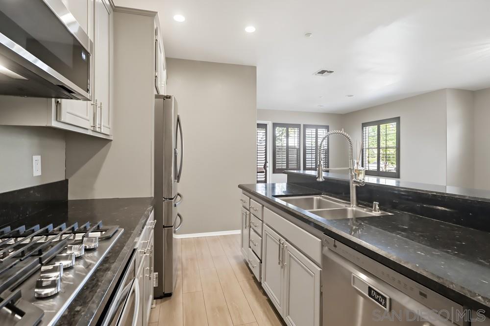 Detail Gallery Image 9 of 28 For 2170  Bobcat  126, Chula Vista,  CA 91915 - 3 Beds | 2/1 Baths