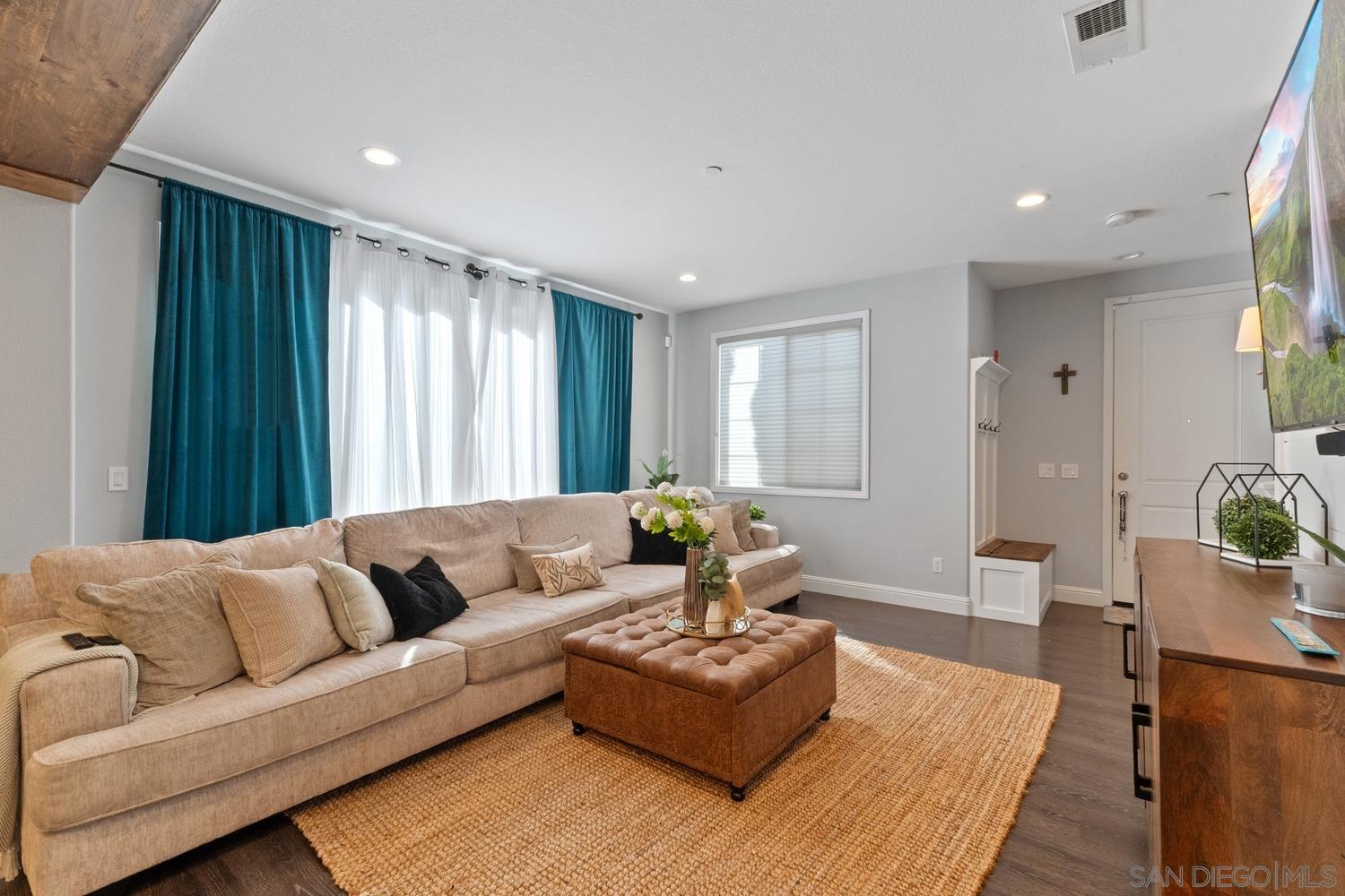 Detail Gallery Image 6 of 63 For 1812  Alcala Ct, Chula Vista,  CA 91915 - 4 Beds | 3 Baths