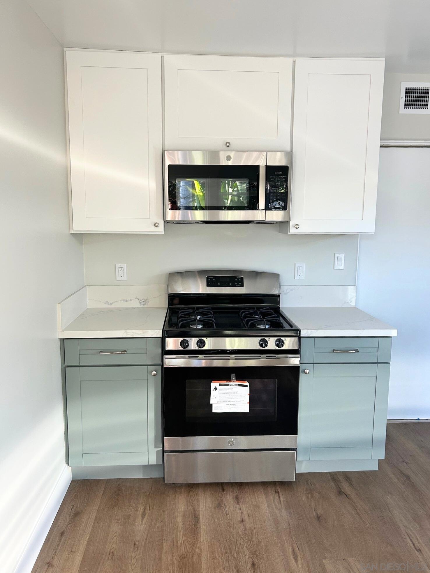 Detail Gallery Image 3 of 5 For 759  W 10th Avenue, Escondido,  CA 92025 - 3 Beds | 2 Baths