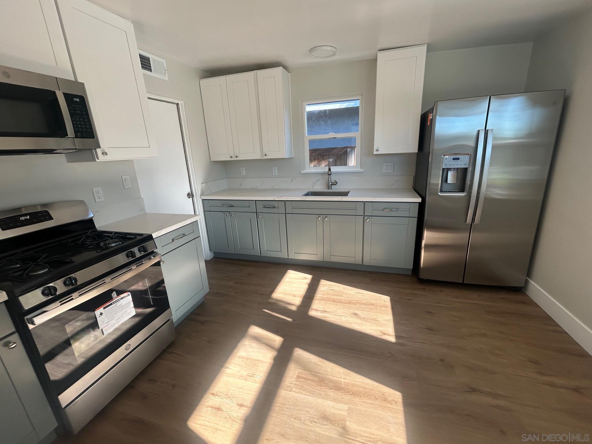 Detail Gallery Image 5 of 9 For 759  W 10th Avenue, Escondido,  CA 92025 - 3 Beds | 2 Baths