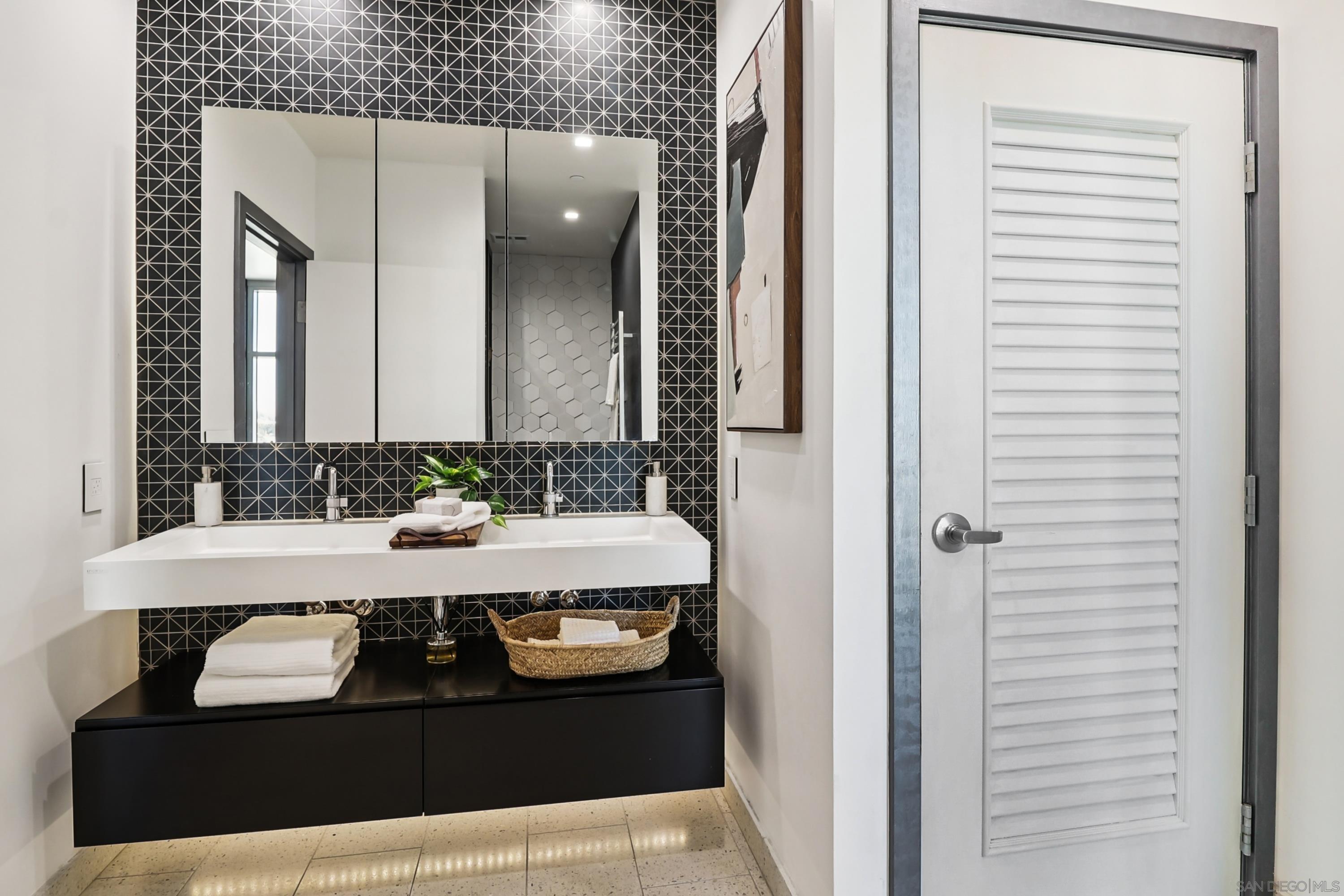 Detail Gallery Image 21 of 45 For 800  the Mark Ln  #2703,  San Diego,  CA 92101 - 1 Beds | 1 Baths