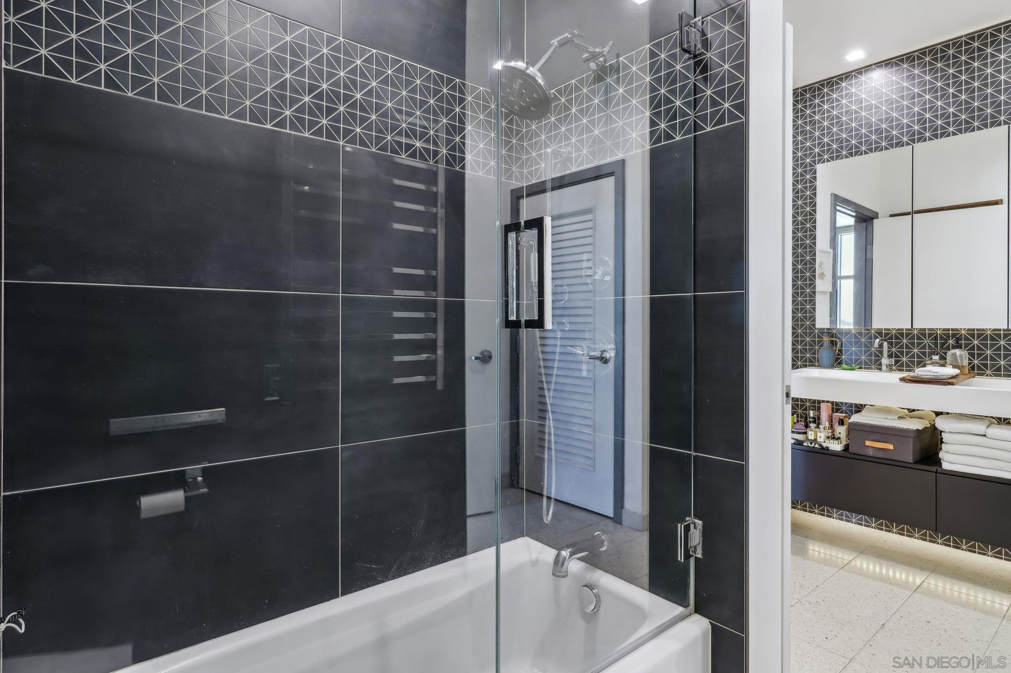 Detail Gallery Image 26 of 45 For 800  the Mark Ln  #2703,  San Diego,  CA 92101 - 1 Beds | 1 Baths