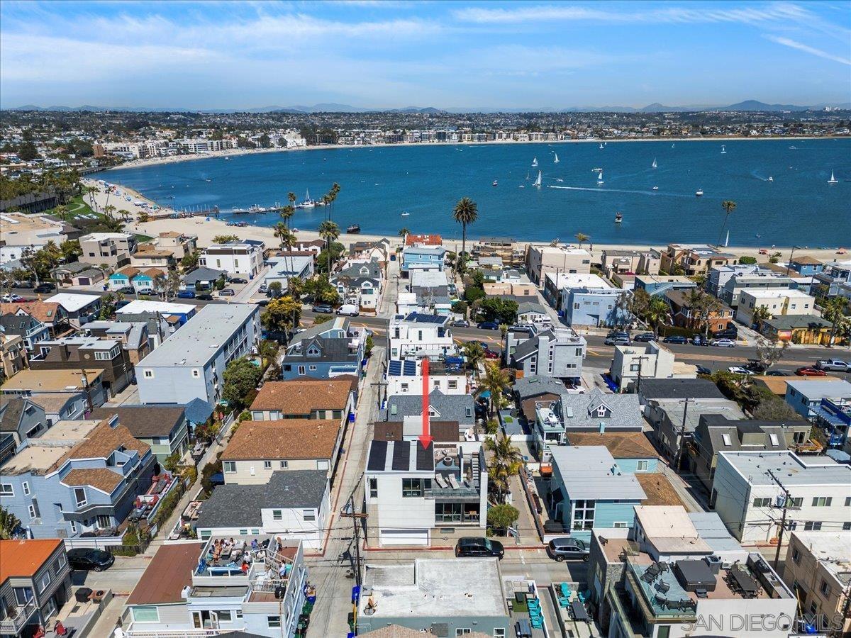 Detail Gallery Image 3 of 38 For 710  Verona Court, San Diego,  CA 92109 - 3 Beds | 3 Baths