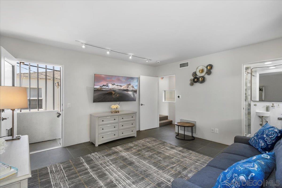 Detail Gallery Image 22 of 38 For 710  Verona Court, San Diego,  CA 92109 - 3 Beds | 3 Baths