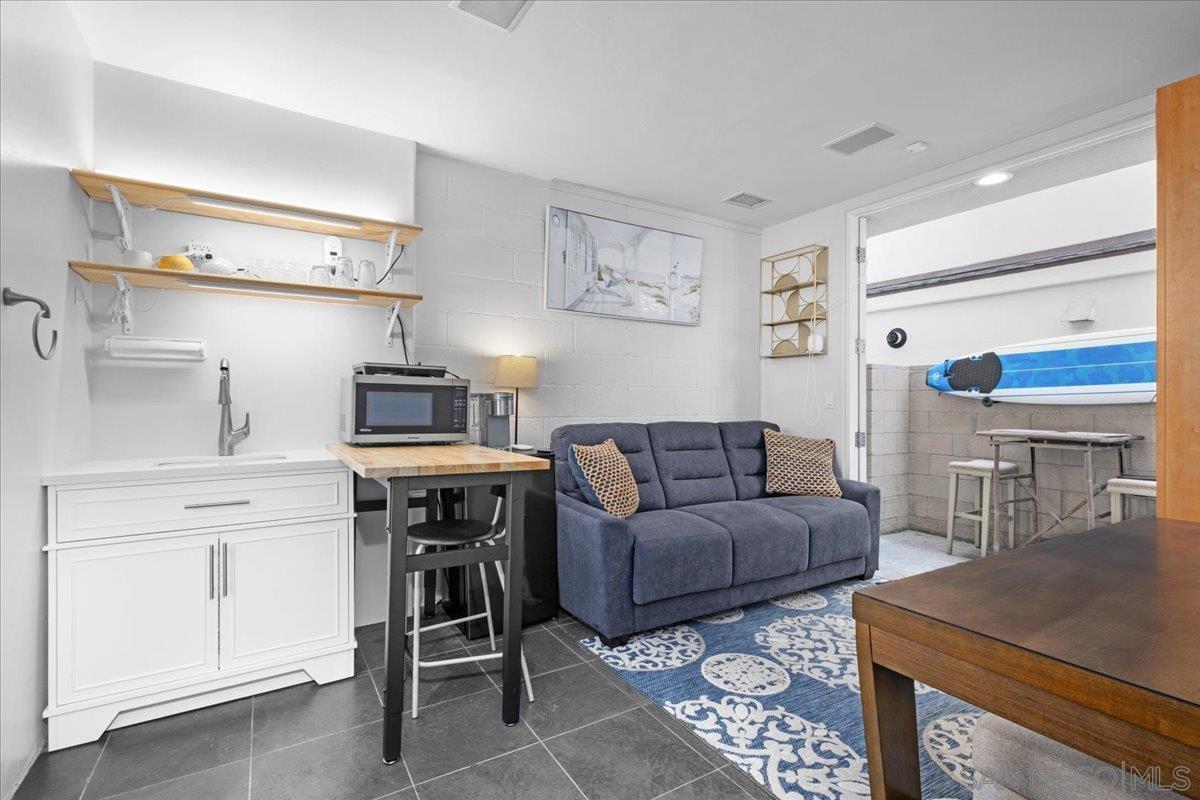 Detail Gallery Image 28 of 38 For 710  Verona Court, San Diego,  CA 92109 - 3 Beds | 3 Baths