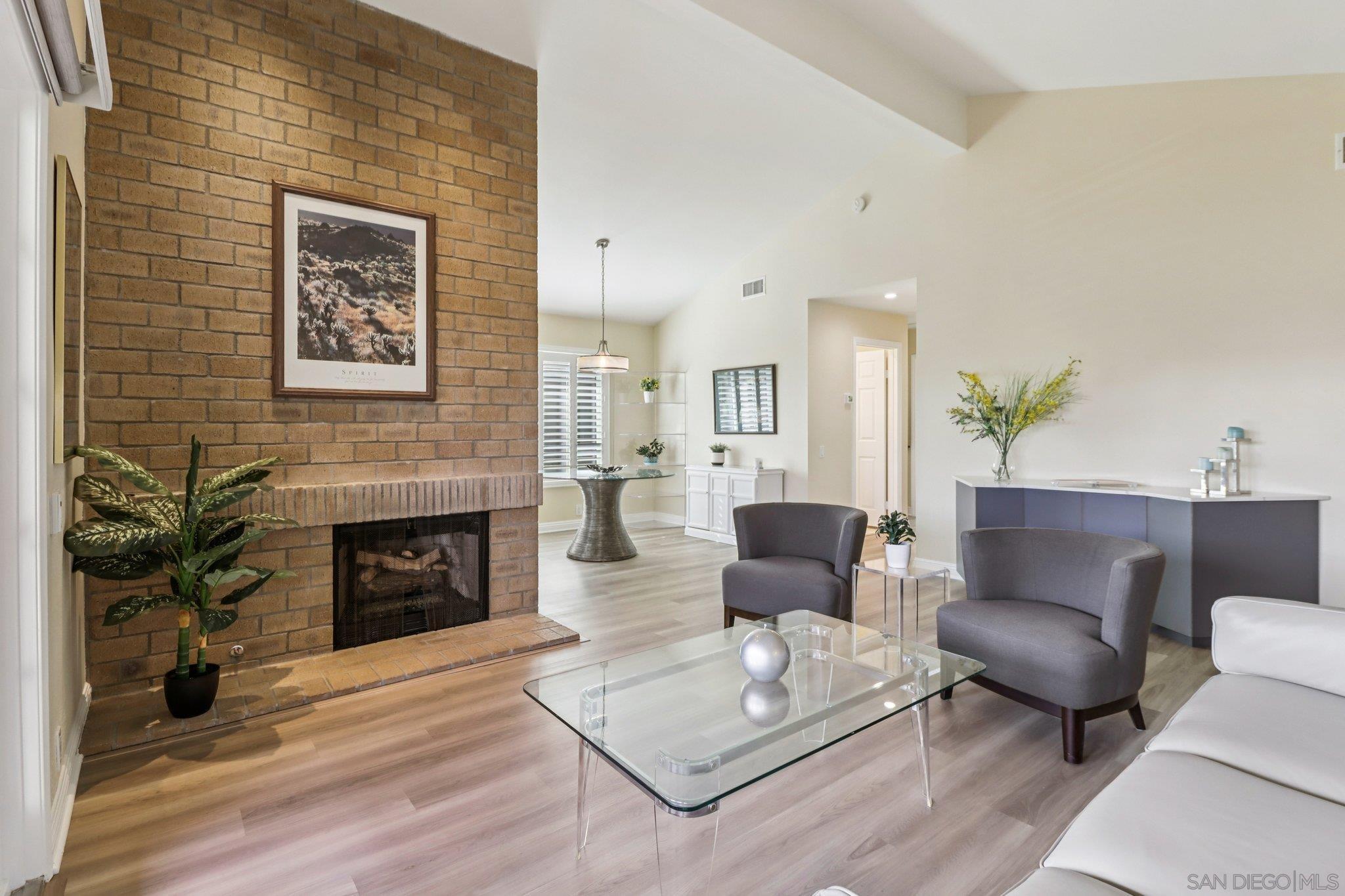 Detail Gallery Image 2 of 40 For 6038  Cirrus St, San Diego,  CA 92110 - 2 Beds | 2 Baths