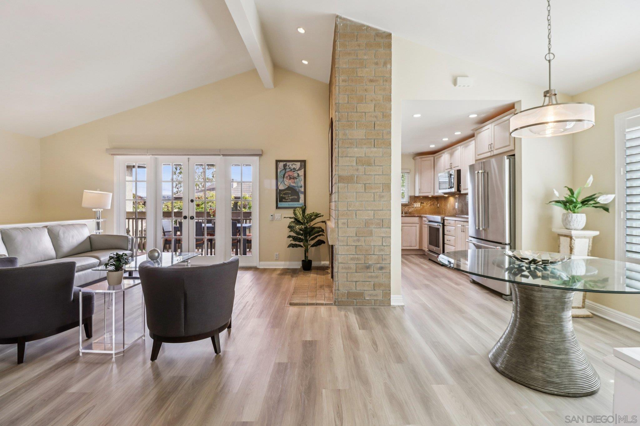 Detail Gallery Image 5 of 40 For 6038  Cirrus St, San Diego,  CA 92110 - 2 Beds | 2 Baths