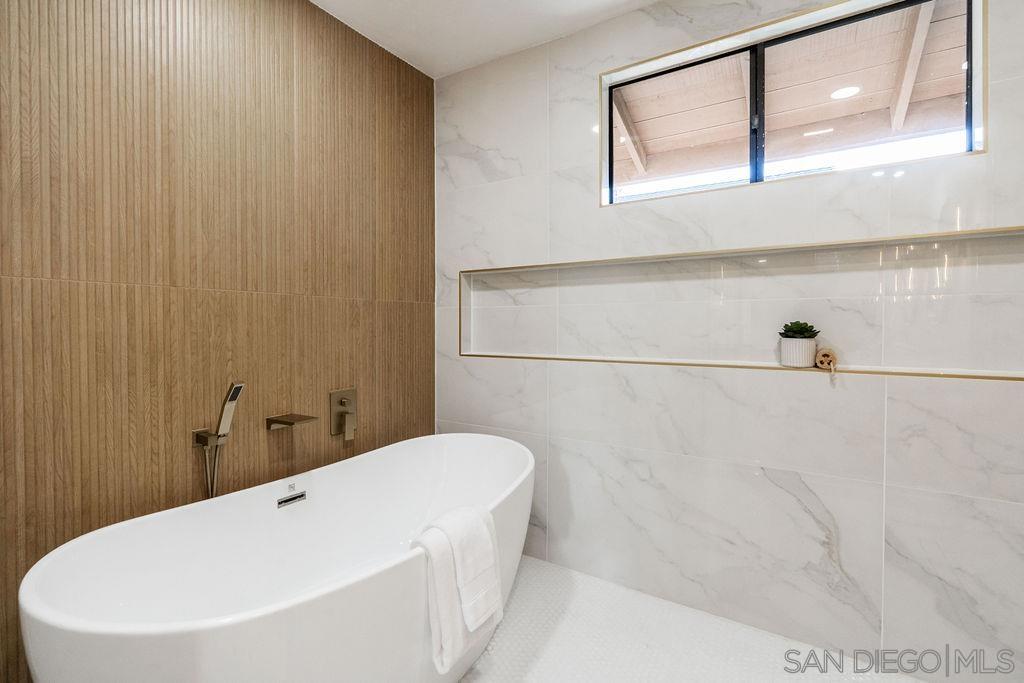 Detail Gallery Image 39 of 75 For 2606  Galicia Way, Carlsbad,  CA 92009 - 5 Beds | 3/1 Baths