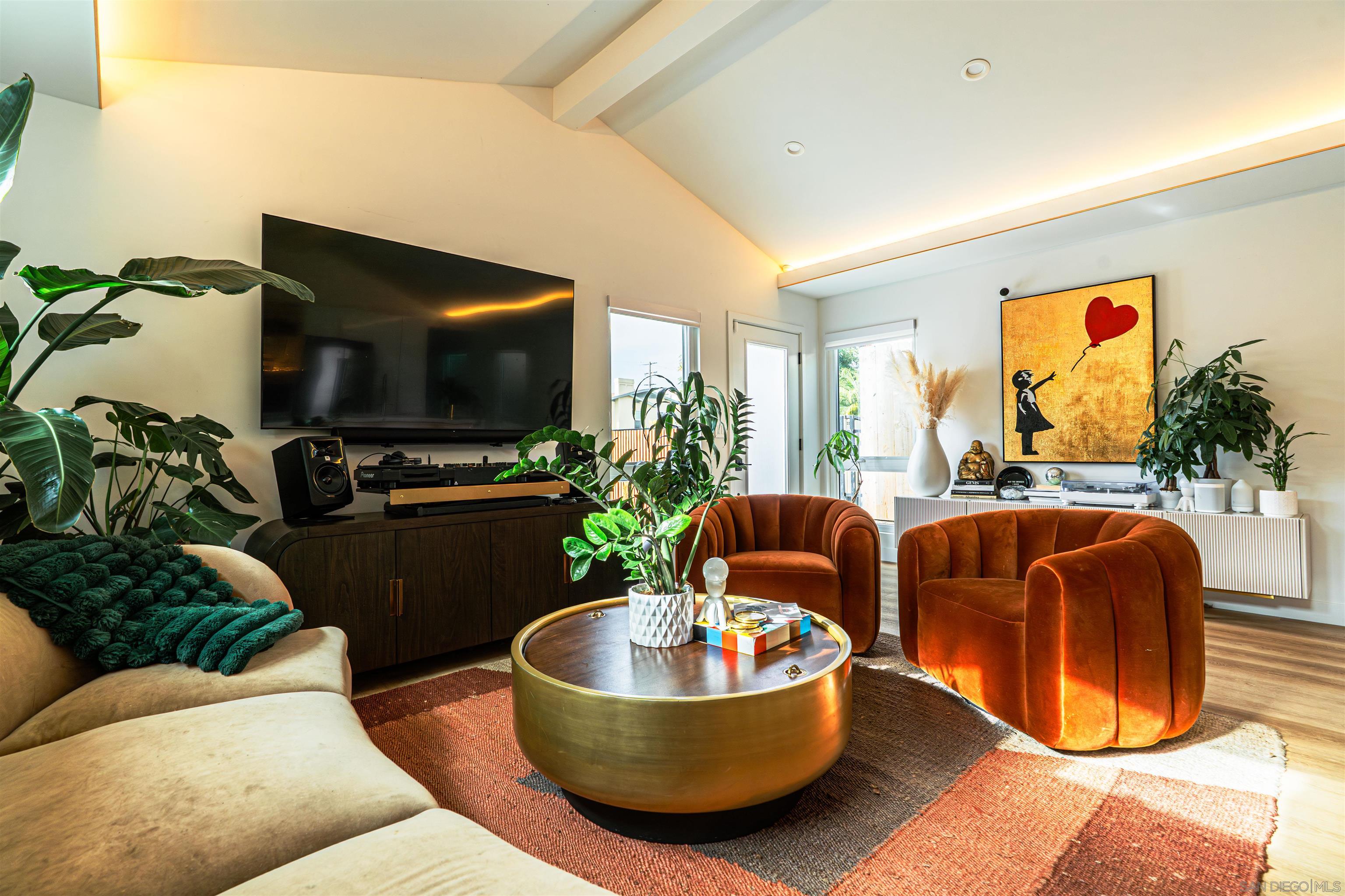 Detail Gallery Image 15 of 72 For 2945  B St, San Diego,  CA 92102 - 6 Beds | 5 Baths