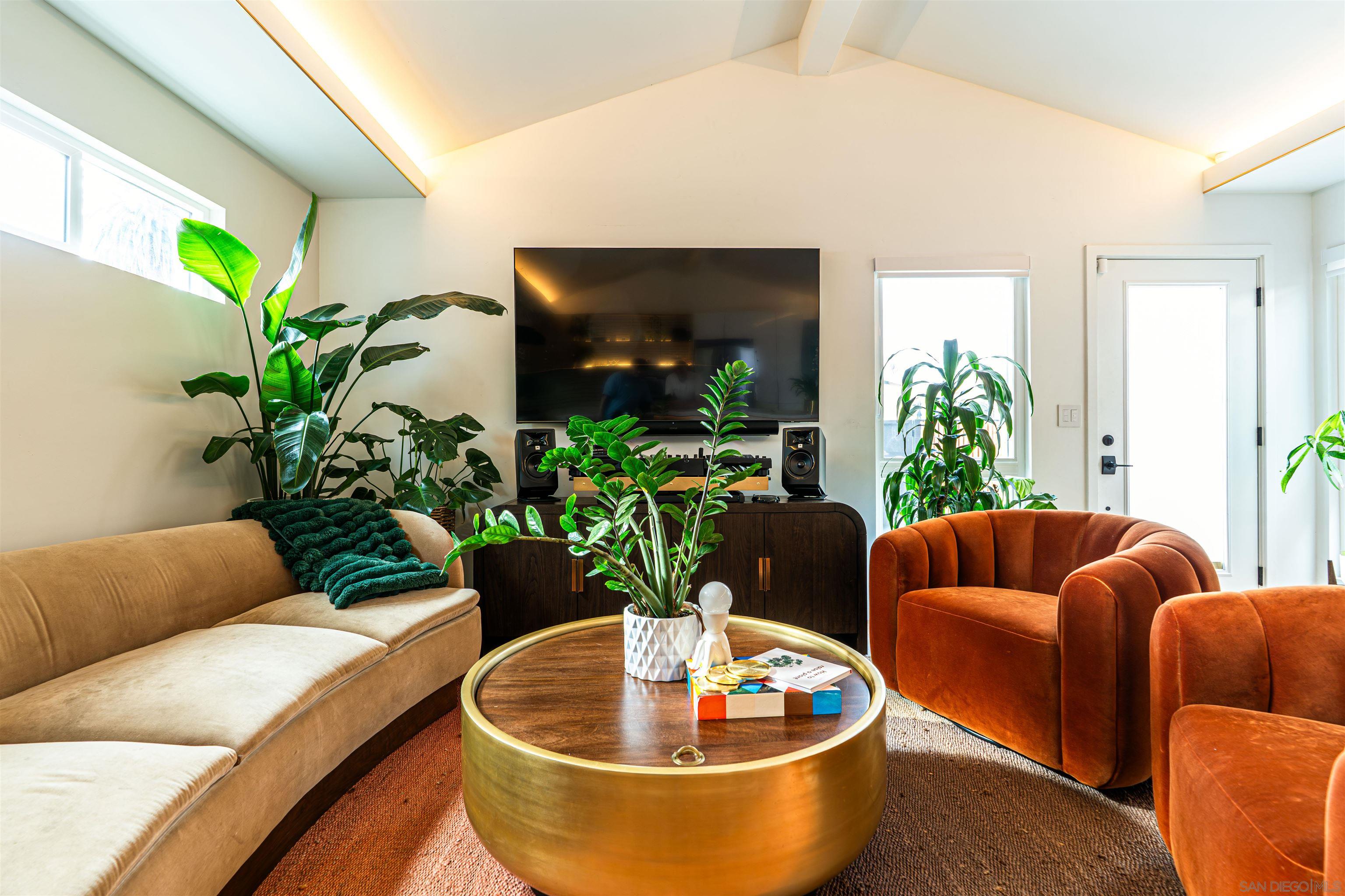 Detail Gallery Image 16 of 72 For 2945  B St, San Diego,  CA 92102 - 6 Beds | 5 Baths