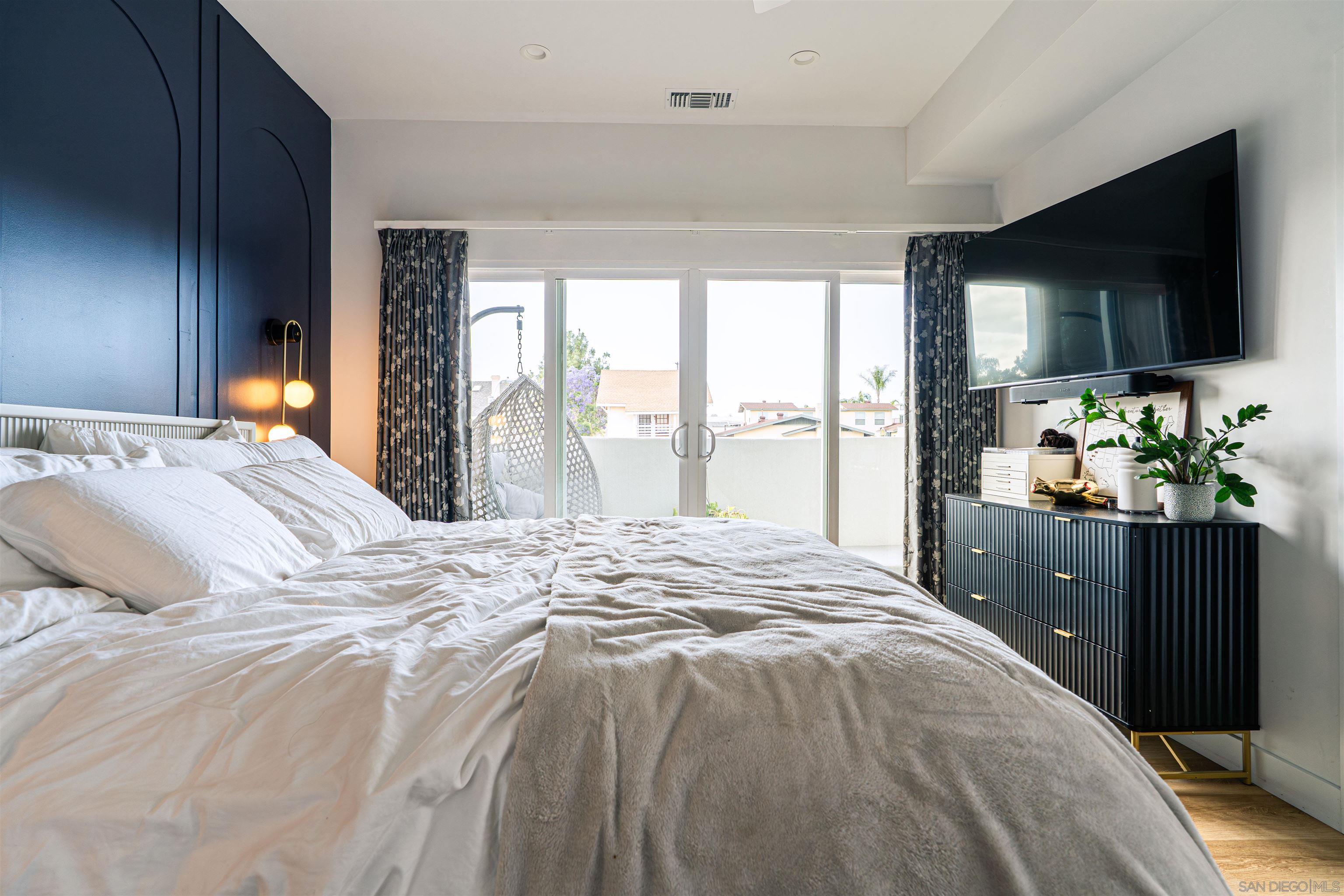 Detail Gallery Image 25 of 72 For 2945  B St, San Diego,  CA 92102 - 6 Beds | 5 Baths