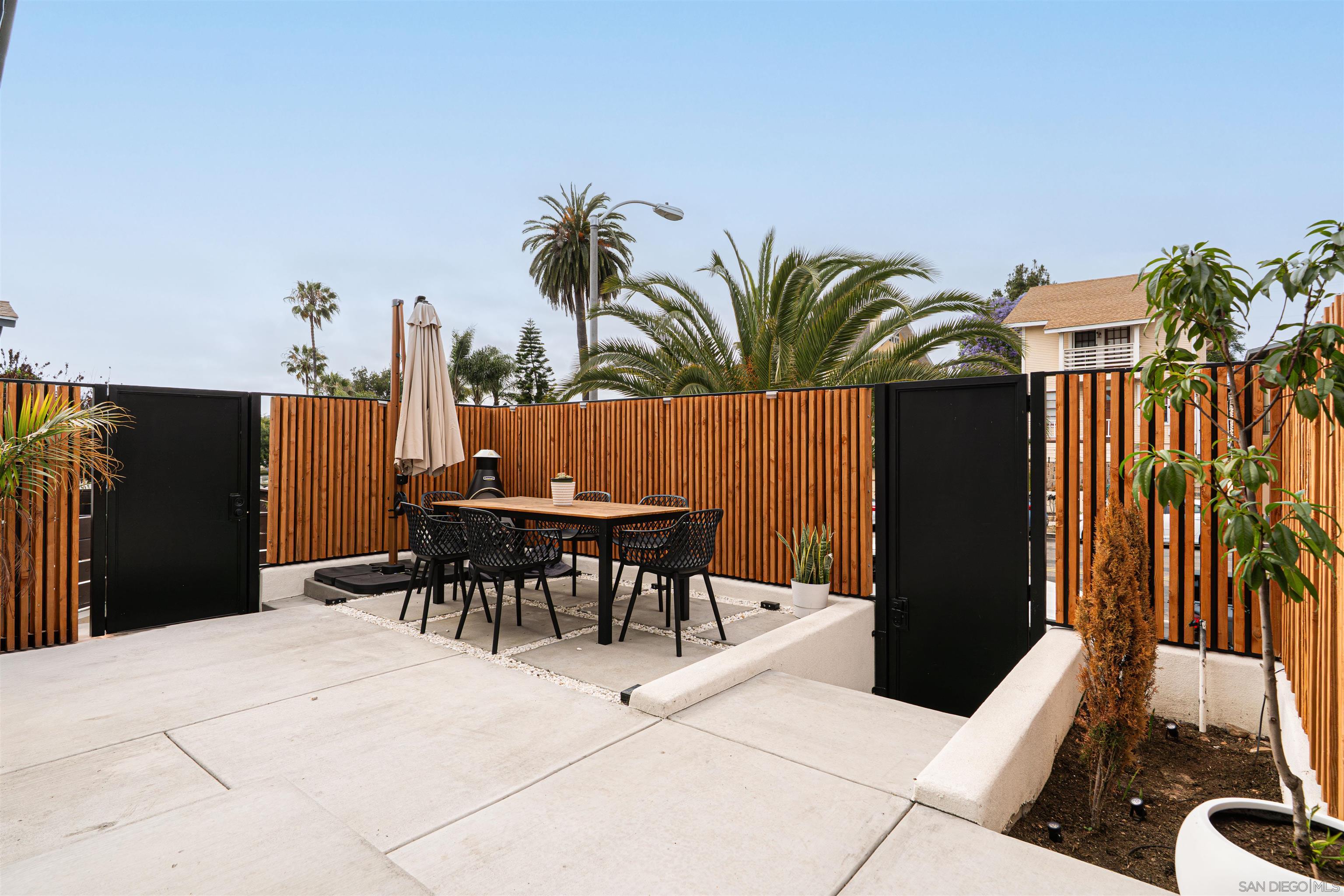 Detail Gallery Image 6 of 72 For 2945  B St, San Diego,  CA 92102 - 6 Beds | 5 Baths