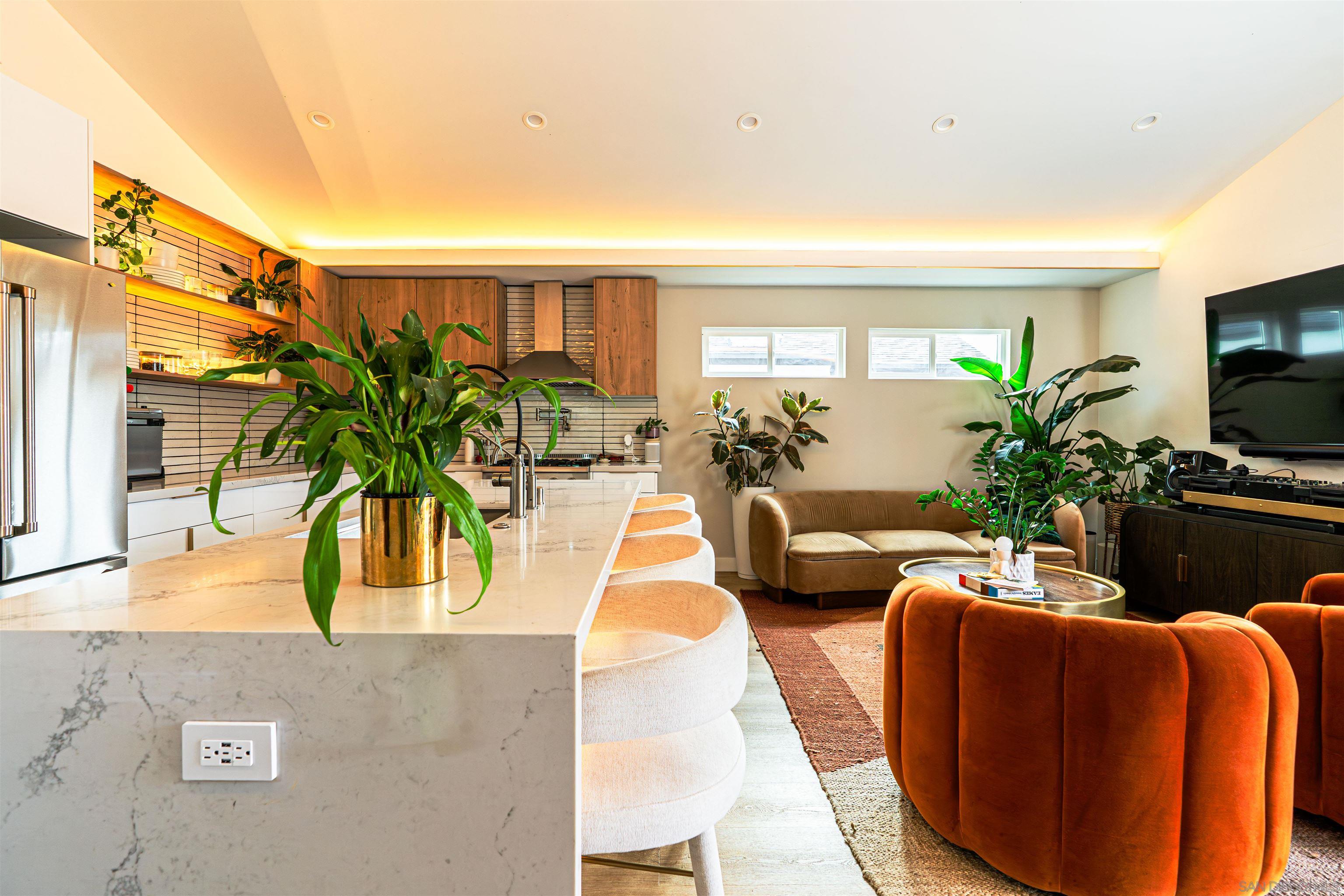 Detail Gallery Image 8 of 72 For 2945  B St, San Diego,  CA 92102 - 6 Beds | 5 Baths