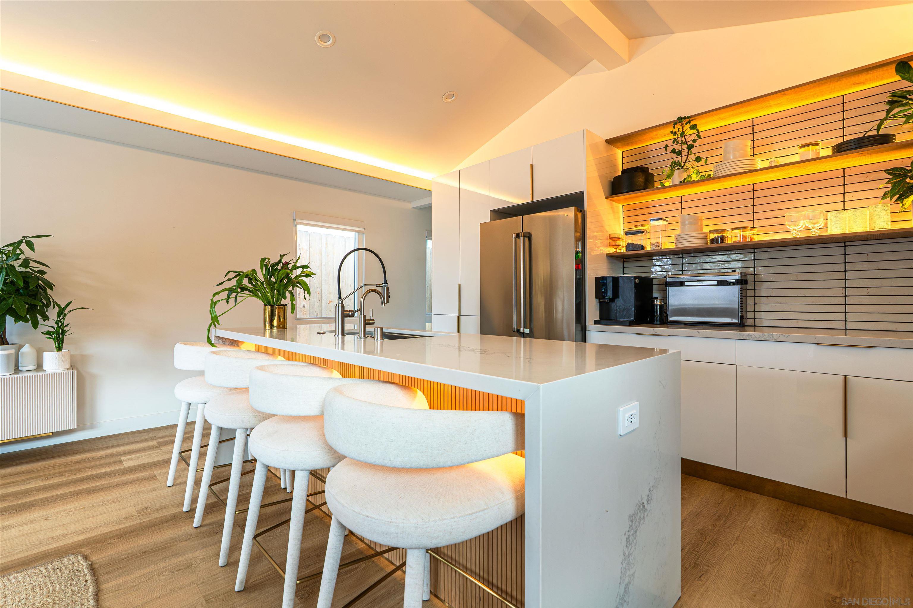 Detail Gallery Image 10 of 72 For 2945  B St, San Diego,  CA 92102 - 6 Beds | 5 Baths