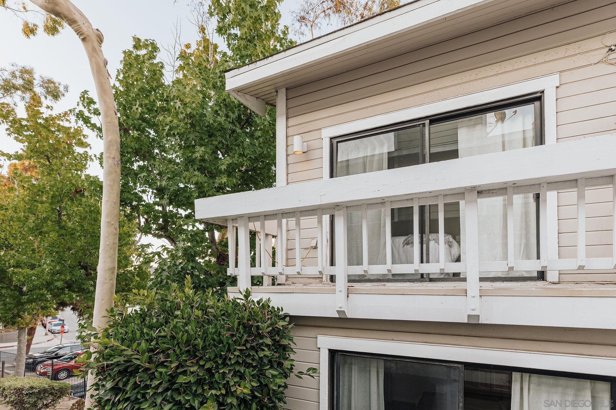 Detail Gallery Image 44 of 50 For 4652  Don Lorenzo Dr  a,  Los Angeles,  CA 90008 - 3 Beds | 3 Baths