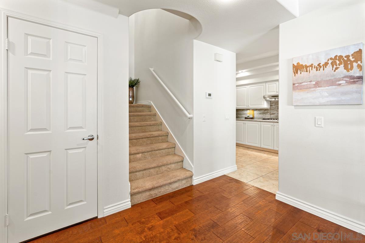 Detail Gallery Image 11 of 42 For 8619  via Mallorca  #C,  La Jolla,  CA 92037 - 3 Beds | 2/1 Baths