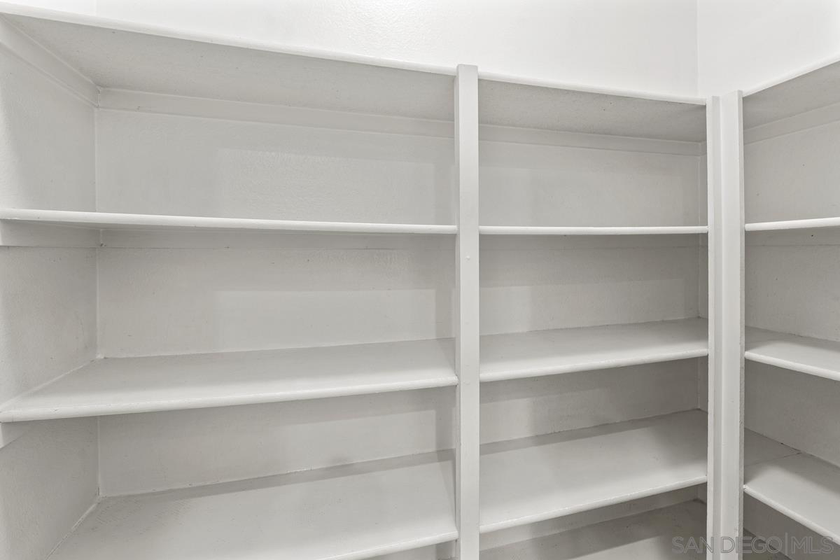 Detail Gallery Image 15 of 42 For 8619  via Mallorca  #C,  La Jolla,  CA 92037 - 3 Beds | 2/1 Baths