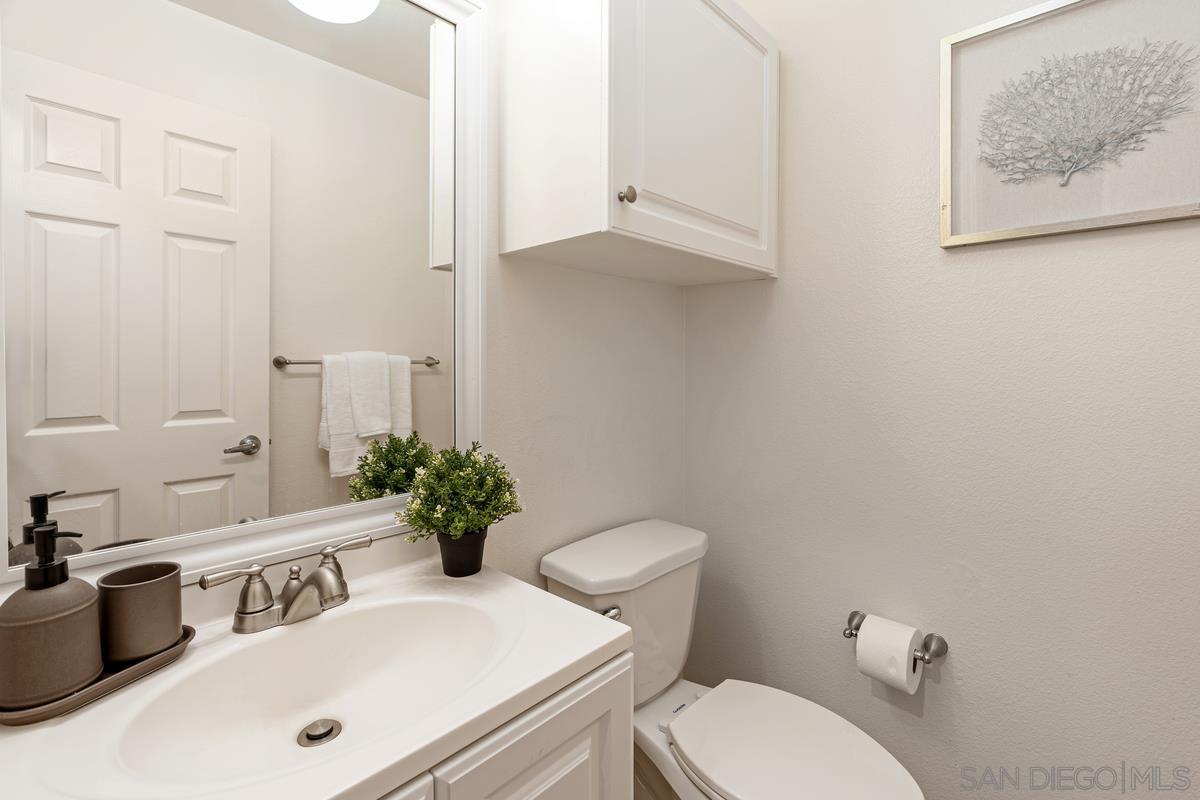 Detail Gallery Image 16 of 42 For 8619  via Mallorca  #C,  La Jolla,  CA 92037 - 3 Beds | 2/1 Baths