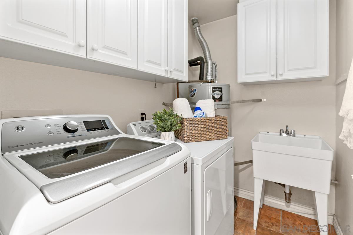 Detail Gallery Image 17 of 42 For 8619  via Mallorca  #C,  La Jolla,  CA 92037 - 3 Beds | 2/1 Baths