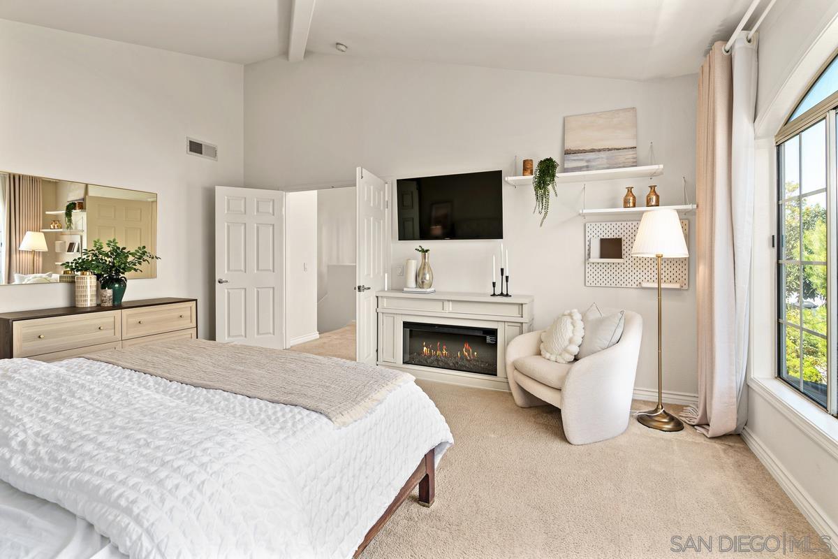Detail Gallery Image 21 of 42 For 8619  via Mallorca  #C,  La Jolla,  CA 92037 - 3 Beds | 2/1 Baths