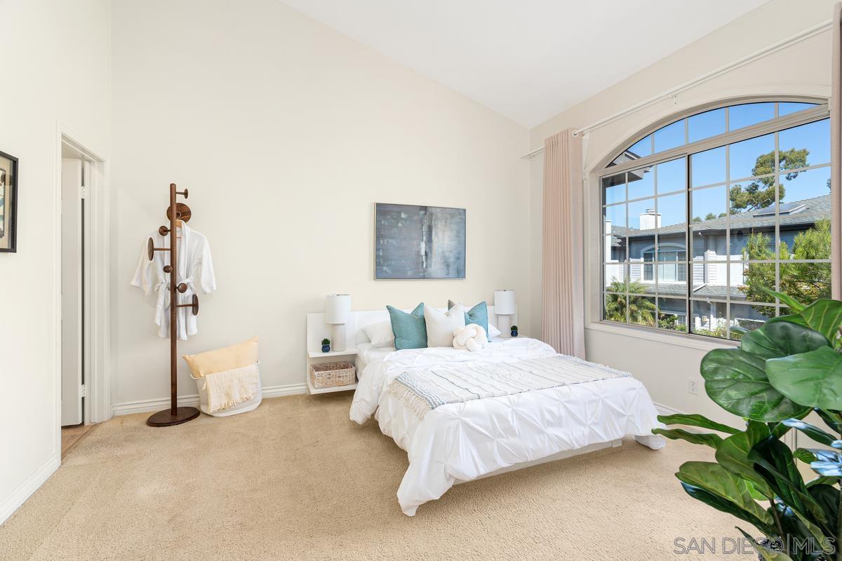 Detail Gallery Image 25 of 42 For 8619  via Mallorca  #C,  La Jolla,  CA 92037 - 3 Beds | 2/1 Baths