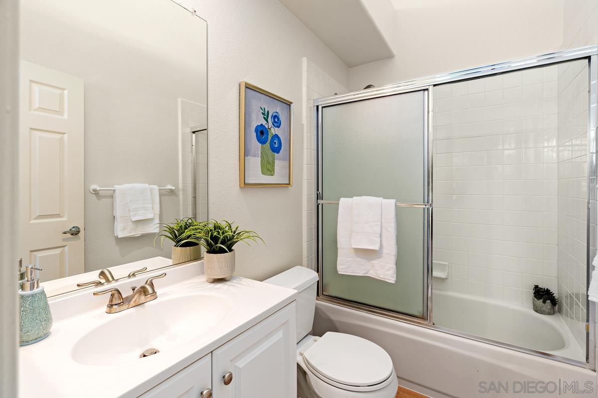 Detail Gallery Image 26 of 42 For 8619  via Mallorca  #C,  La Jolla,  CA 92037 - 3 Beds | 2/1 Baths